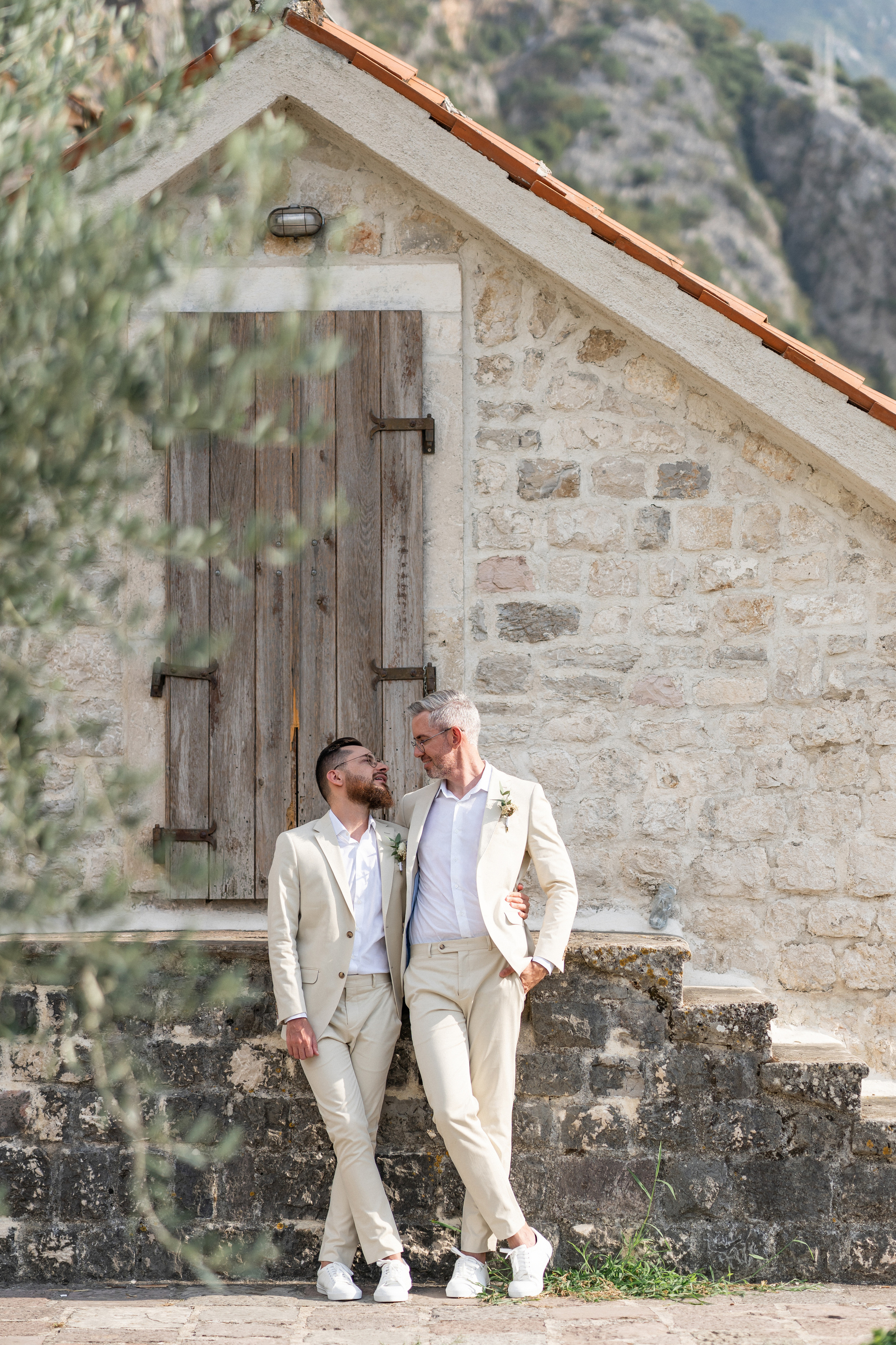 Однополая свадьба в Черногории с видом на Которский залив