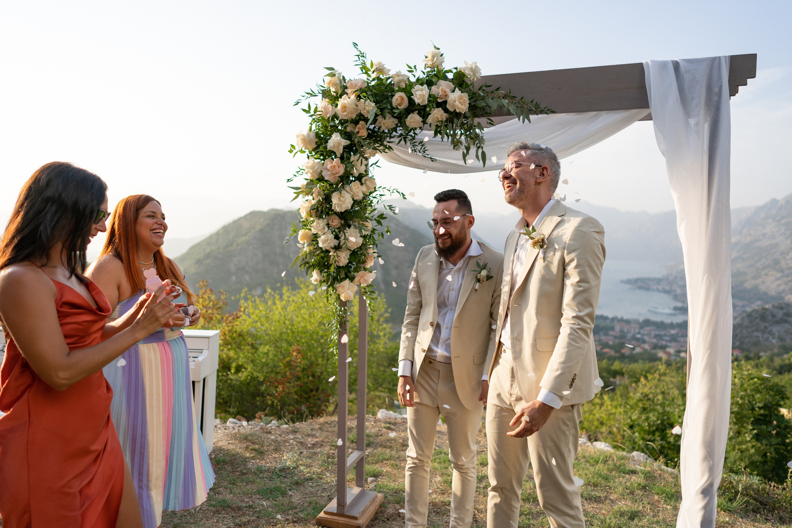 Однополая свадьба в Черногории с видом на Которский залив