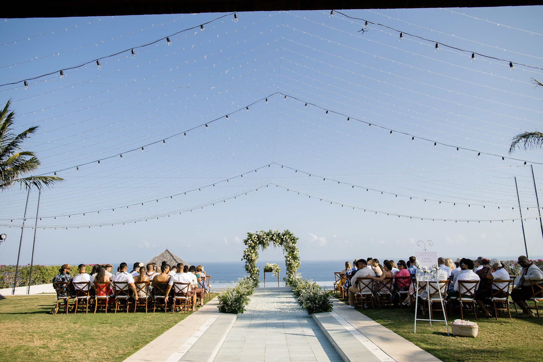 Big funny wedding with guests in paradise Bali island. Get.it.feel — Aesthetic Photography and Videography