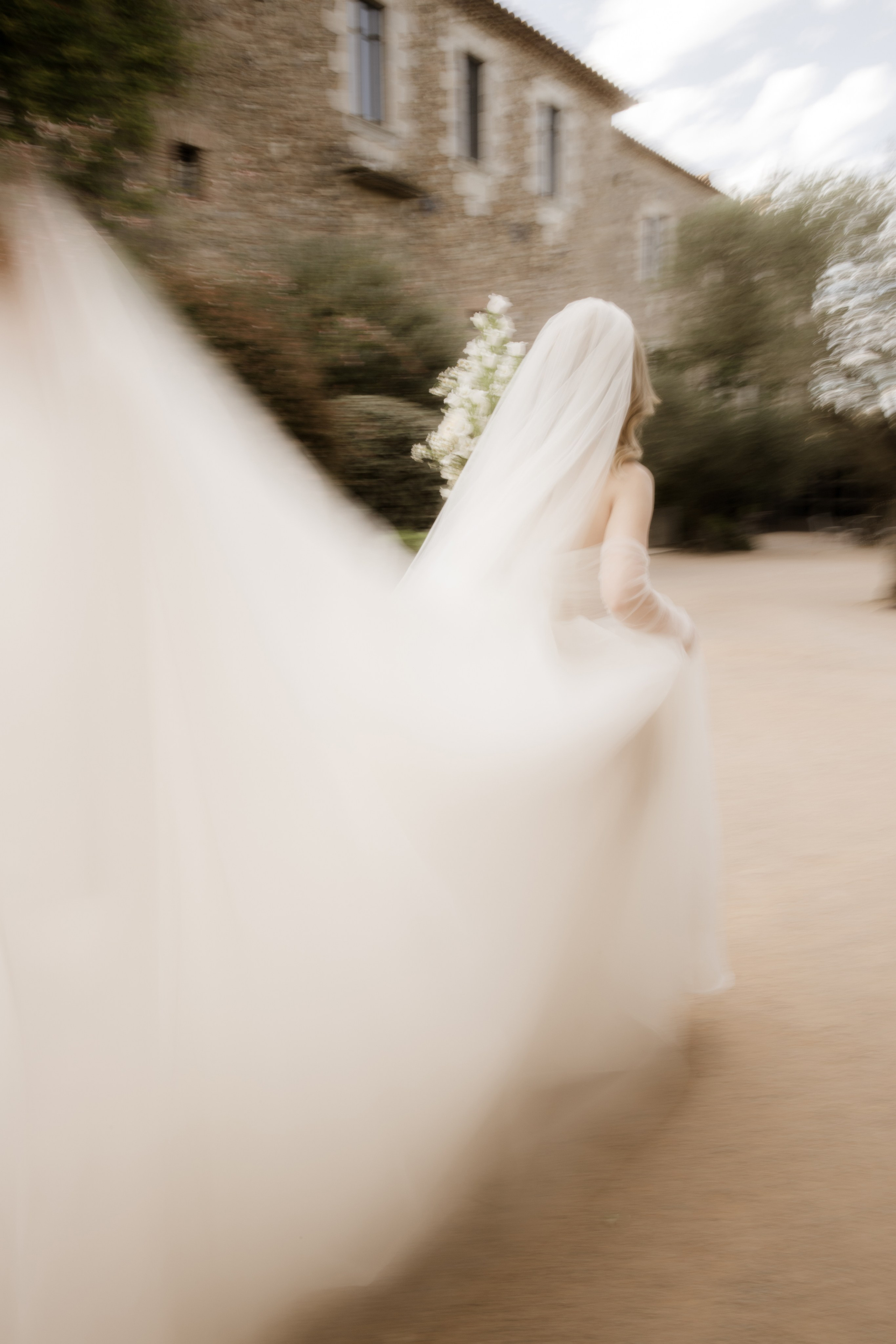PJ & Yonna. Hotel Castell d’Emporda. Paola fotógrafo / videografo de bodas en Barcelona