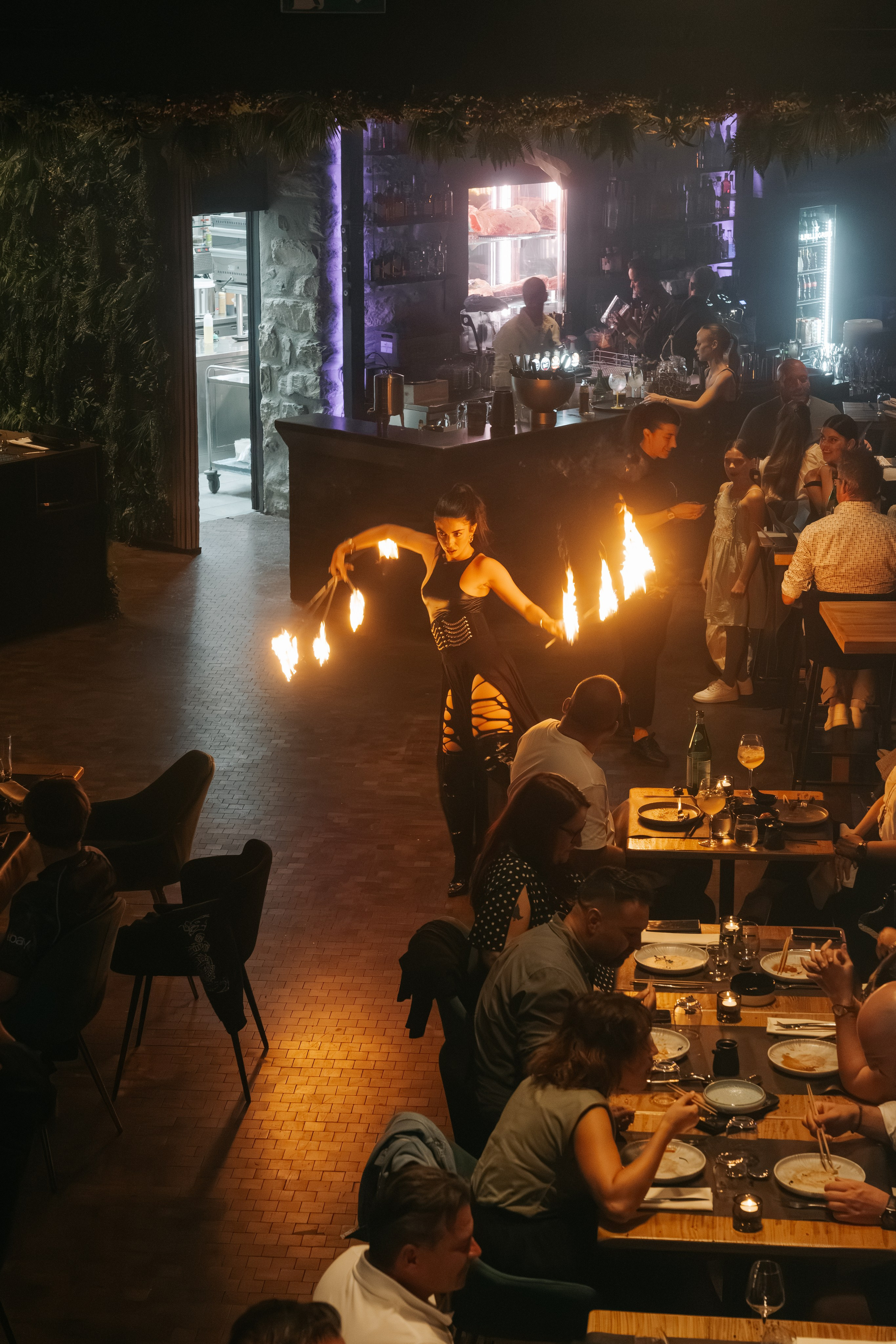 Ouverture du restaurant-club « Instinct  Amazonia » Sion. Photographe Suisse Tatiana Lyzhina