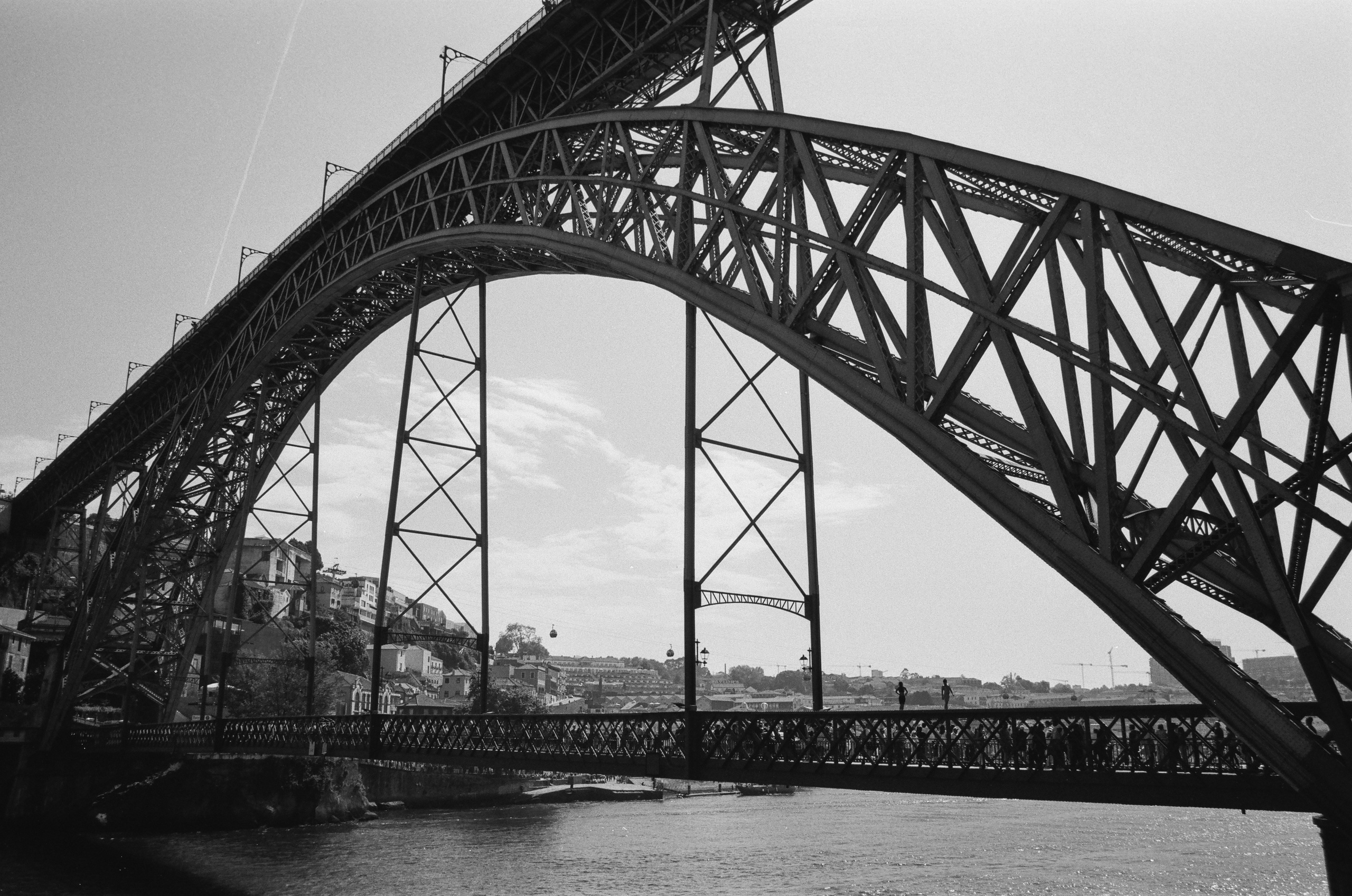 Detail der Stahlkonstruktion der Ponte Dom Luís I