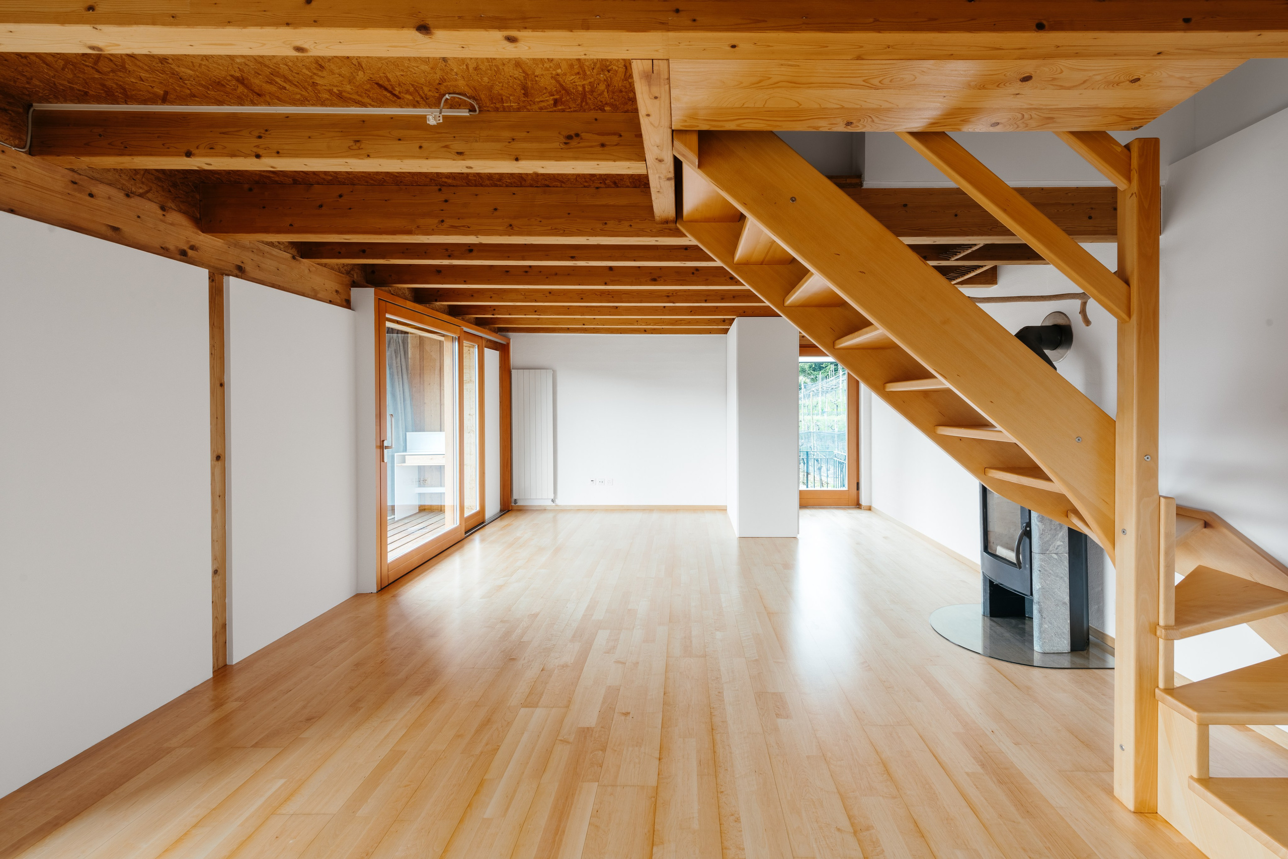 Haus, CUGNASCO, TICINO. Hallo! Ich bin Elena und arbeite als Immobilienfotografin