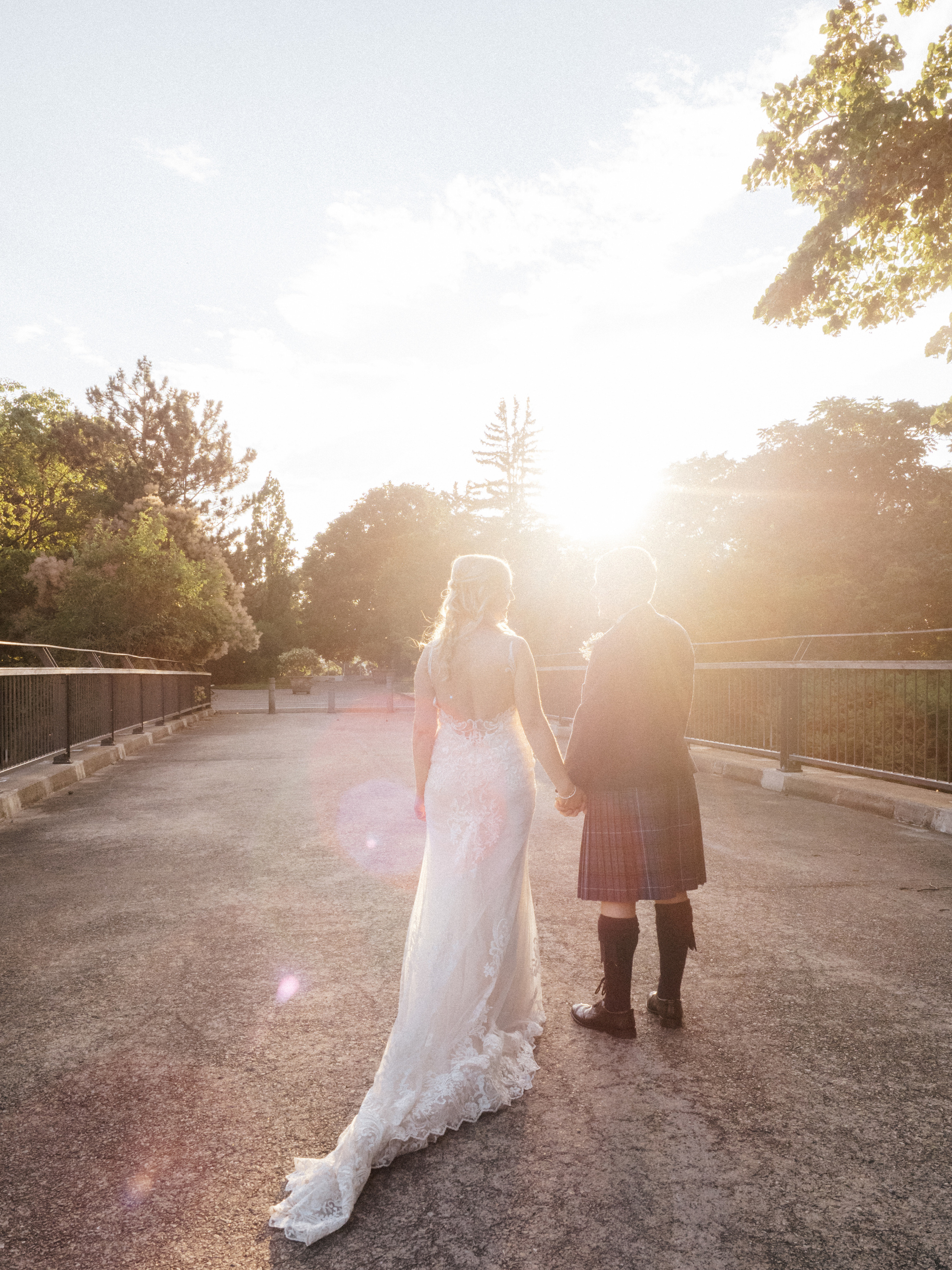 Sunset photography of couple in Parc Jean-Drapeau, Montreal, Canada.
