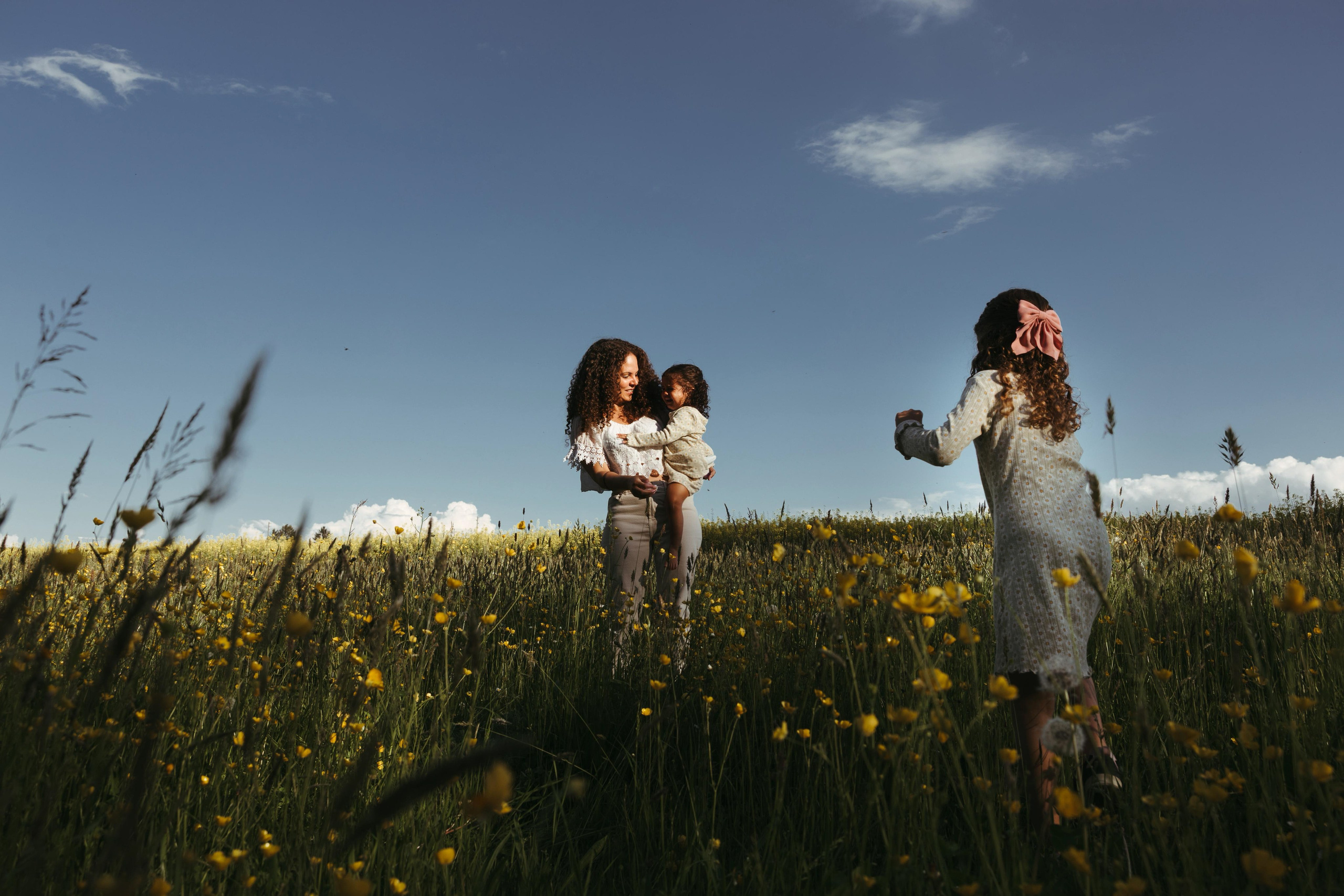 Mädels unter sich. Familienfotografin in Bern, Schweiz