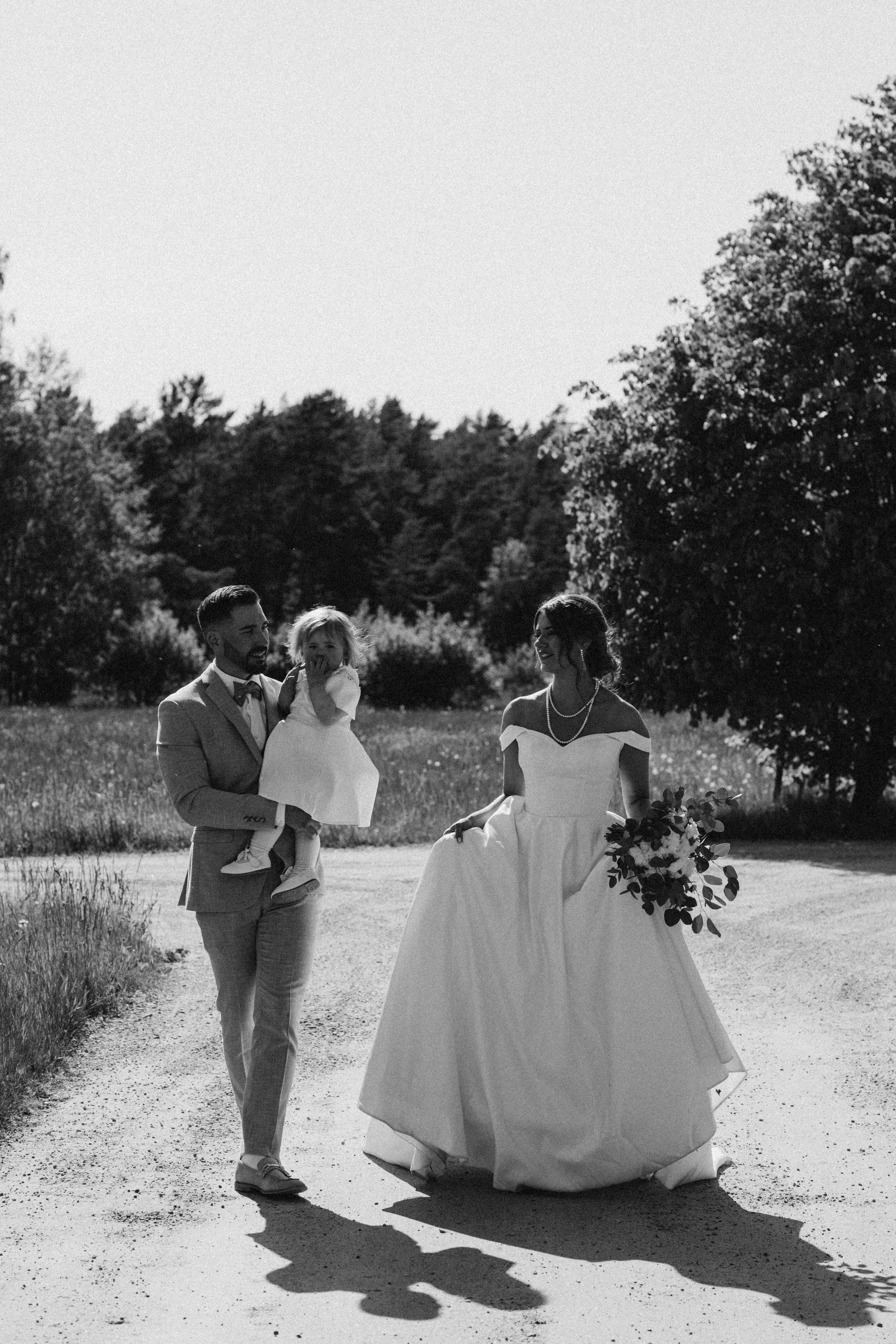 Potrait, wedding, lovestory. Wedding and portrait photographer in Helsinki Vickan O