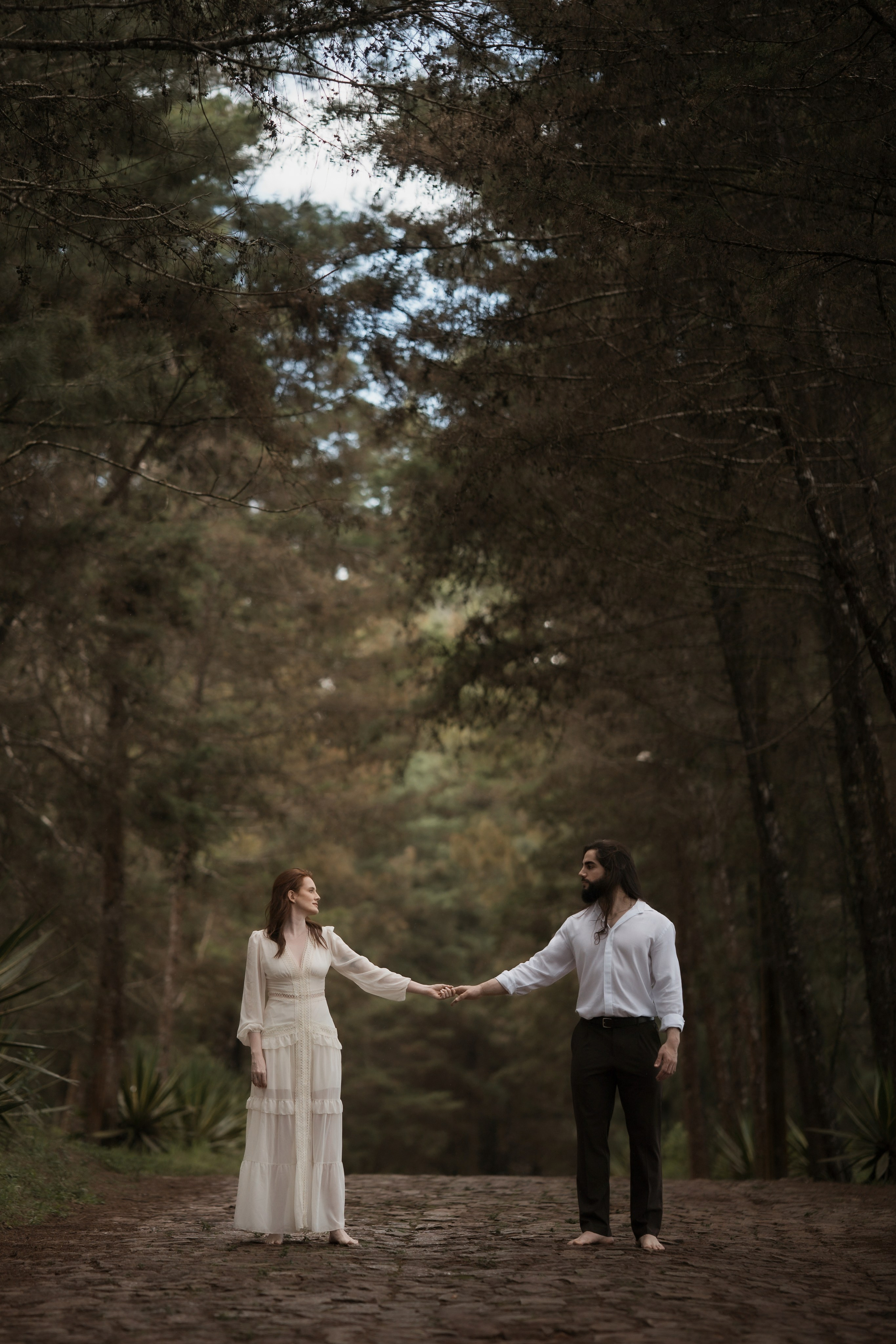 Pré-Wedding no Vila Relicário: Inspirações para Fotos de Casal ao Ar Livre. Edu e Josi Fotografia de Casamento em Belo Horizonte | Fotos Naturais