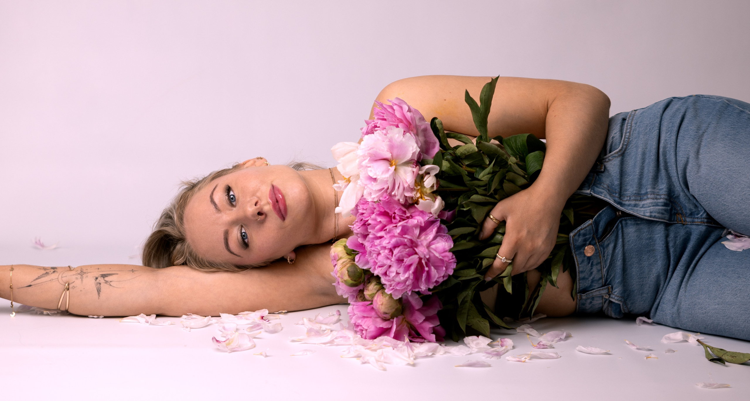 Julia. Women’s photographer in Coventry, UK. Boudoir and portraits are my focus; I also capture couples, mini weddings, maternity & newborns