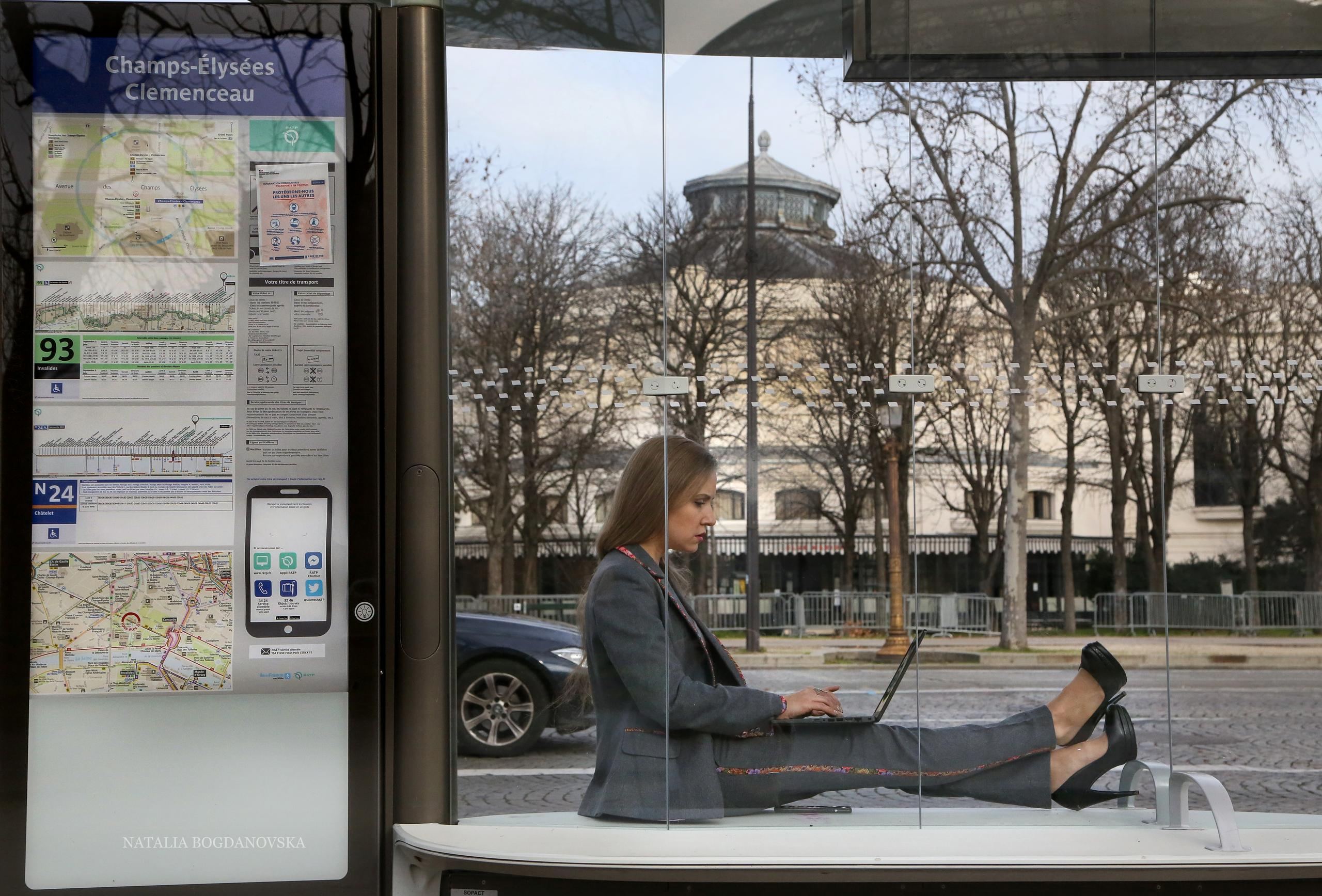 Lenny shooting photo. Natalia Bogdanovska. Films et photographie corporate en France