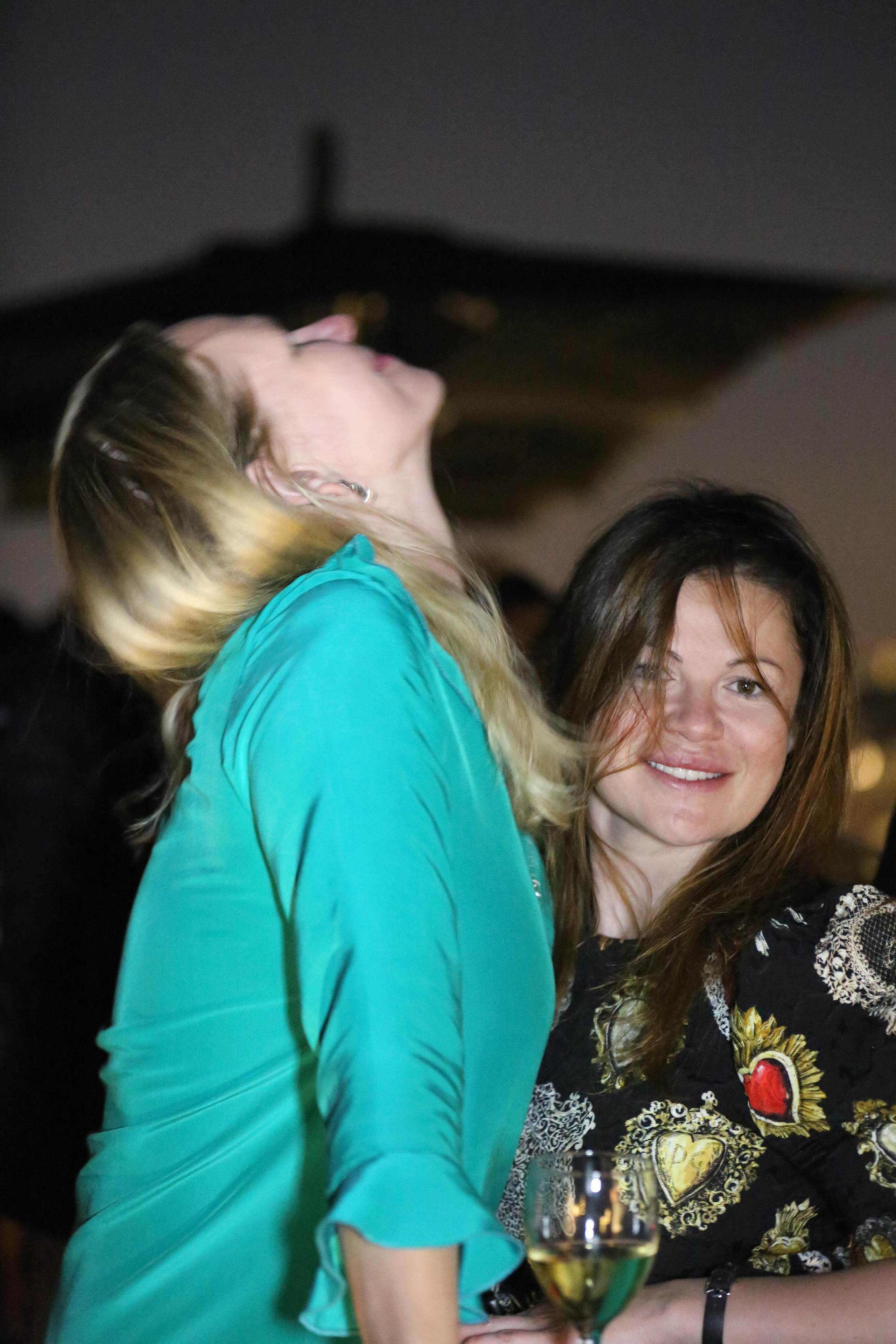 Sur les toits de Paris. Soirée. Natalia Bogdanovska. Films et photographie corporate en France