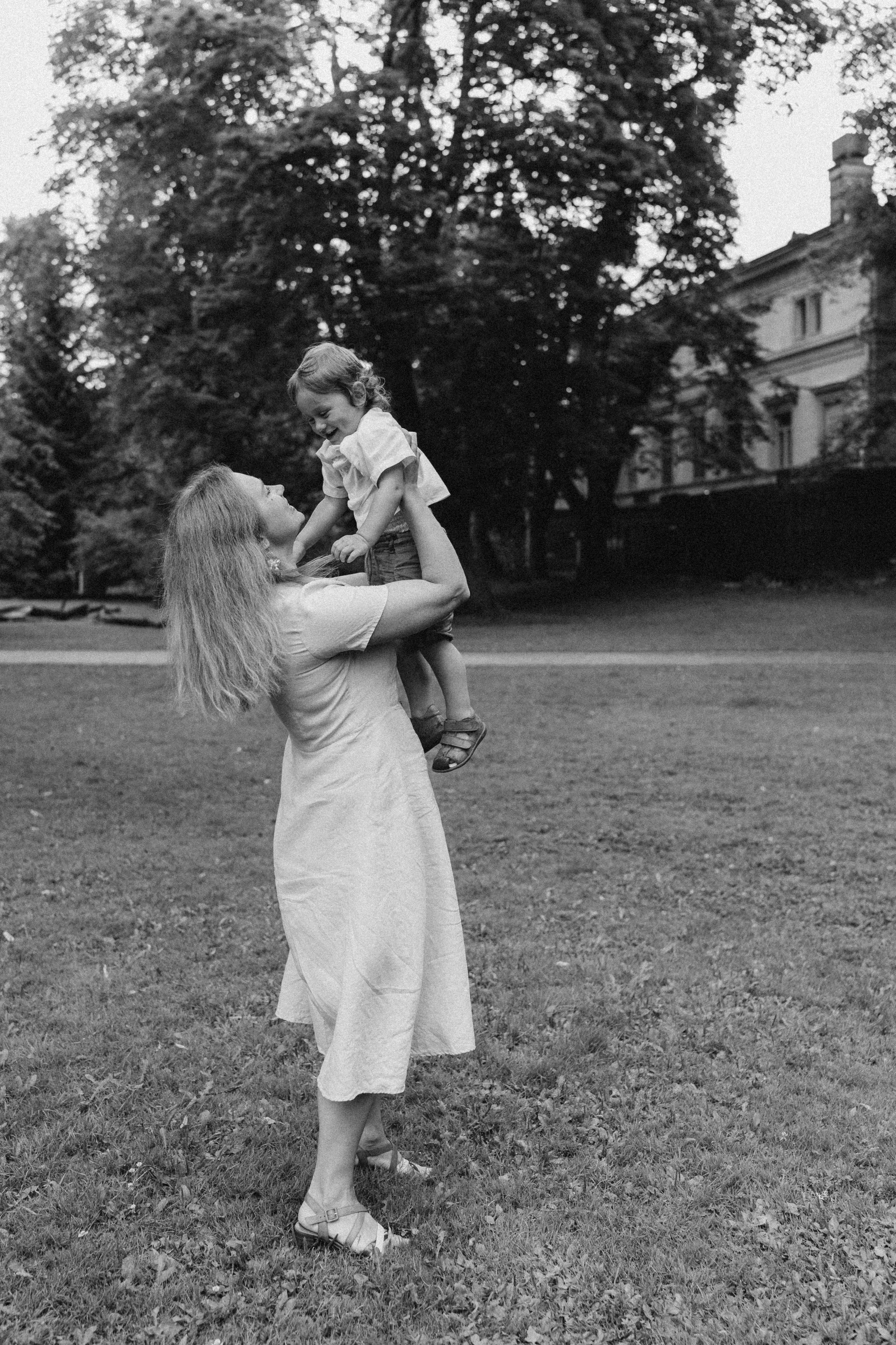 Kaivopuisto. Wedding and potrait photographer in Helsinki Vickan O