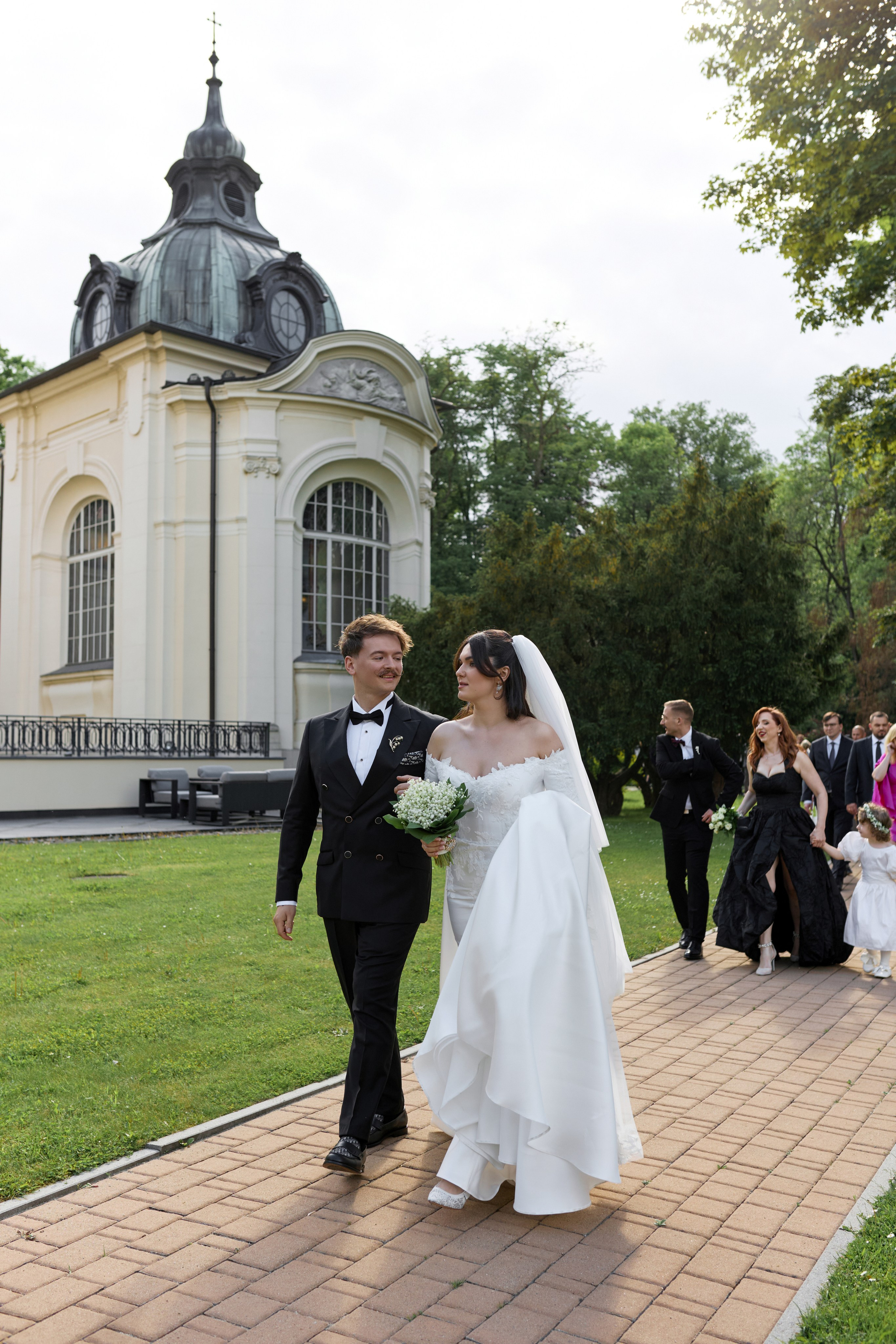 Wiktoria & Kacper. Pałac Goetz. Fotograf ślubny i rodzinny w Krakowie Yana Klymova