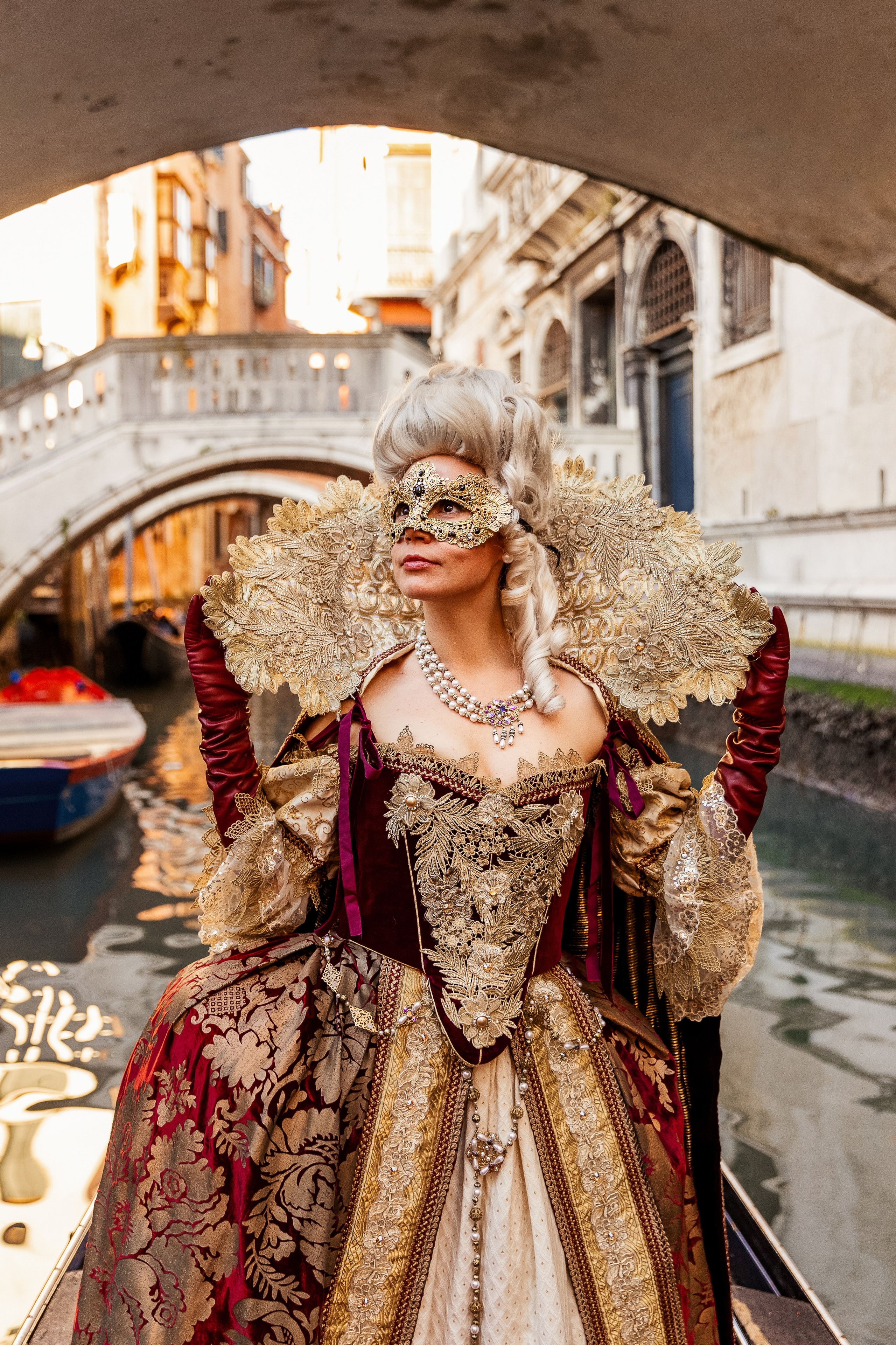 Aleksandr & Ekaterina in venetian carnival