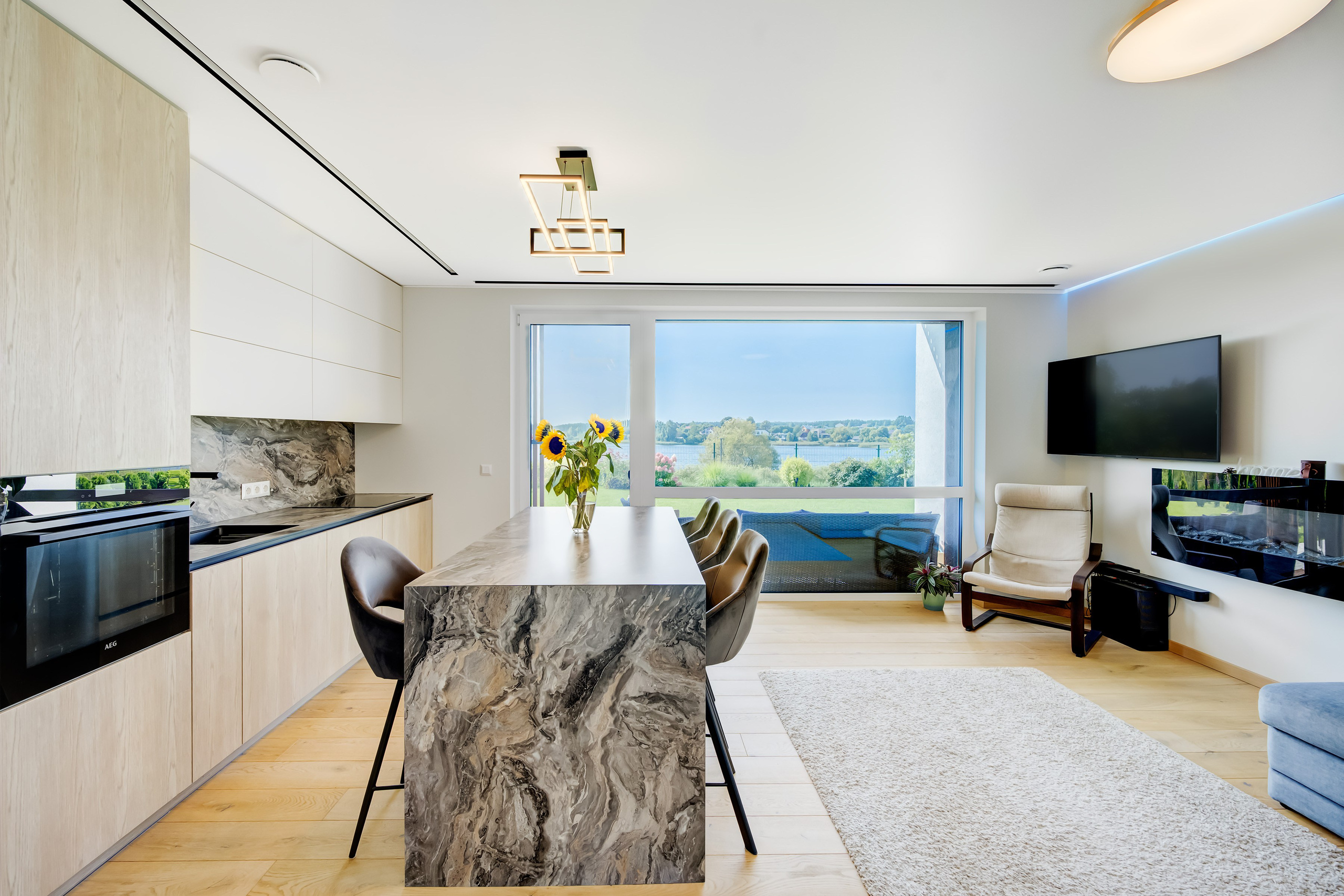 Gilužio g. 49, 2k. butas prie ežero. Elina Sapiega fotografė Vilniuje