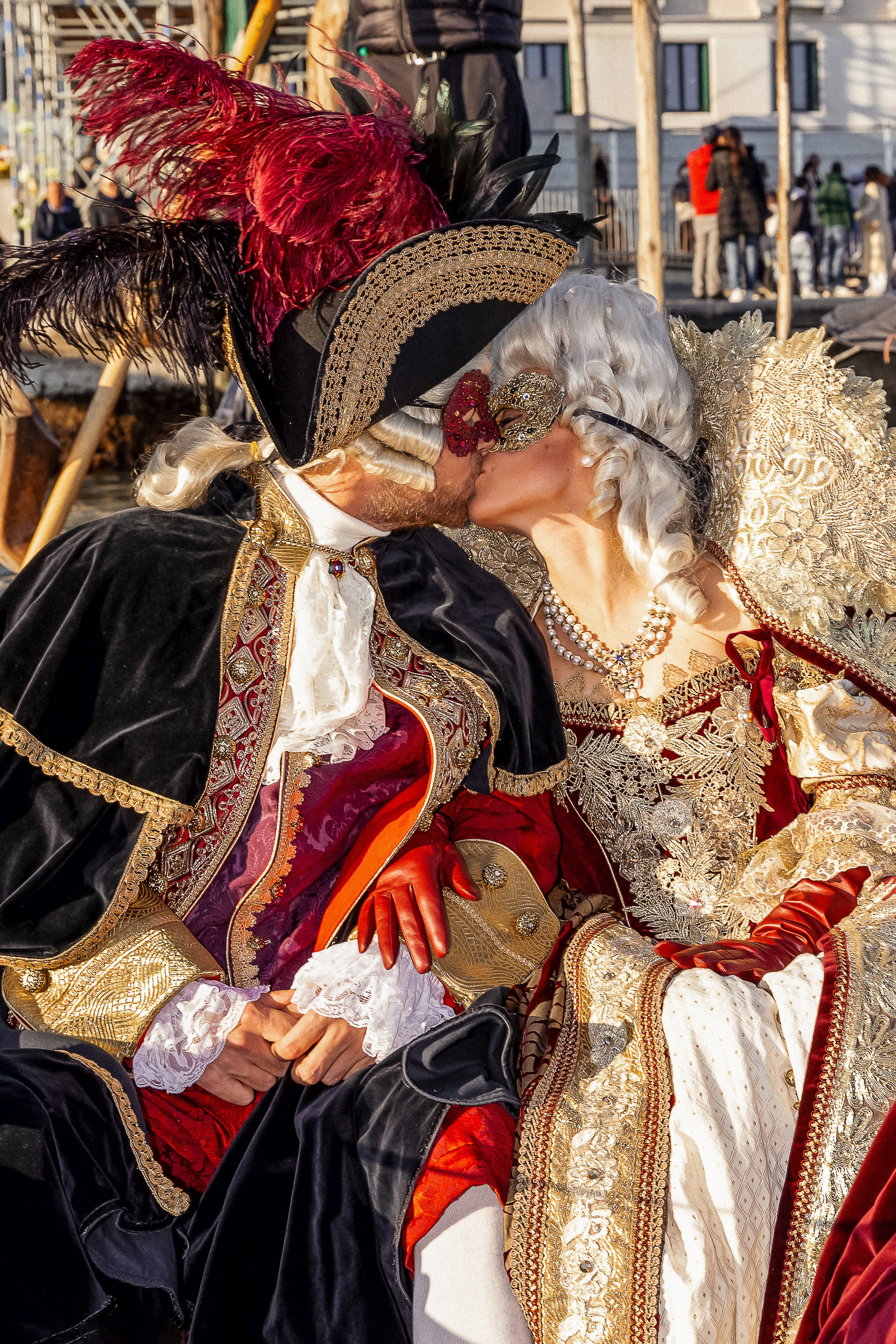 Aleksandr & Ekaterina in venetian carnival