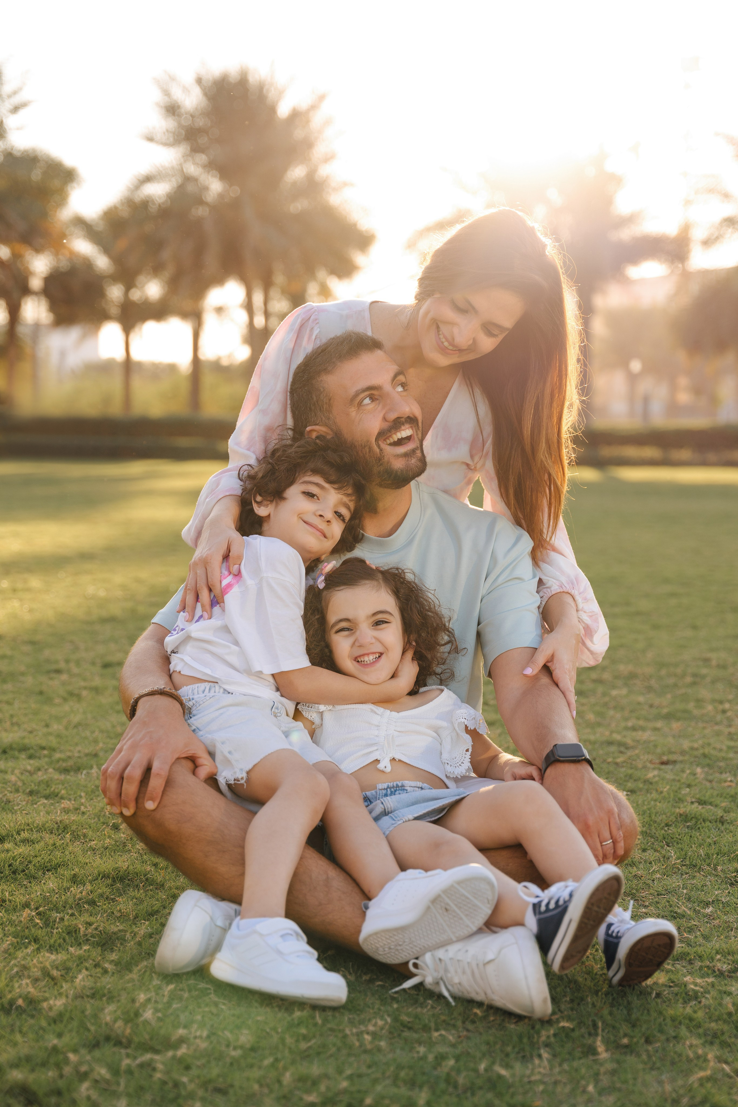 Family fun and play in the park. Angela Iakovleva — Family Photographer in Dubai