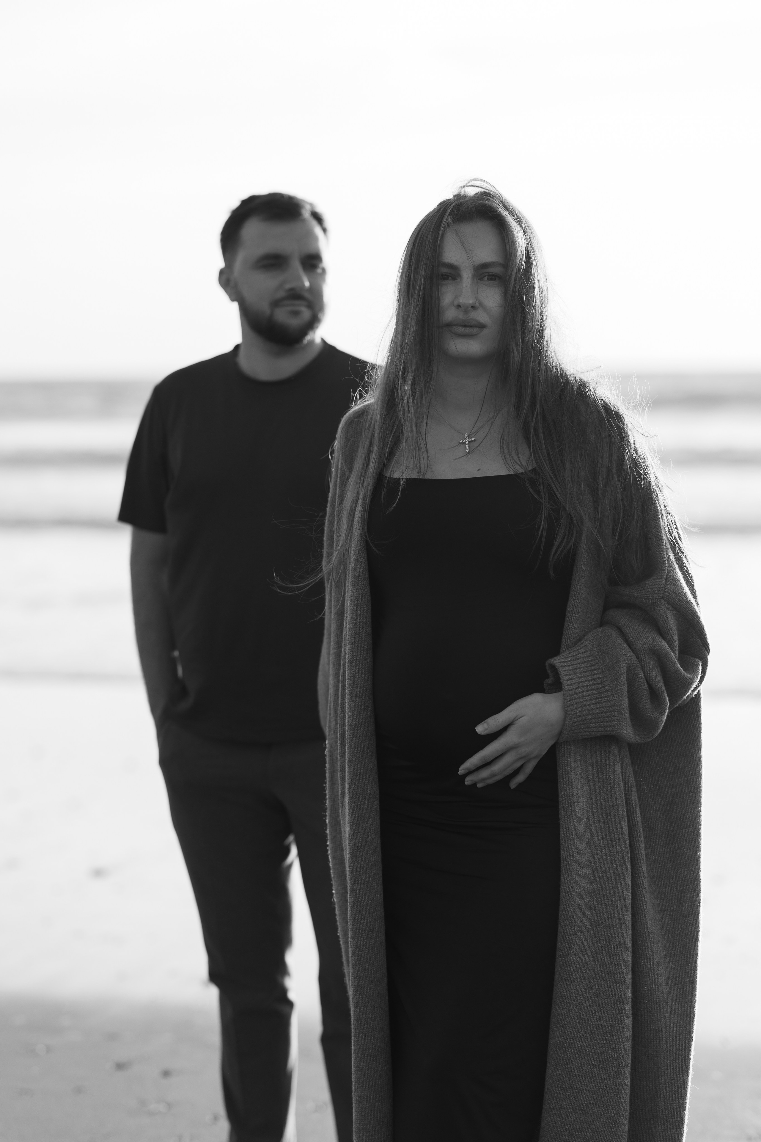 Sunset maternity photoshoot. Annah Louwagie — Lifestyle photographer for couples, families & brands | France & worldwide