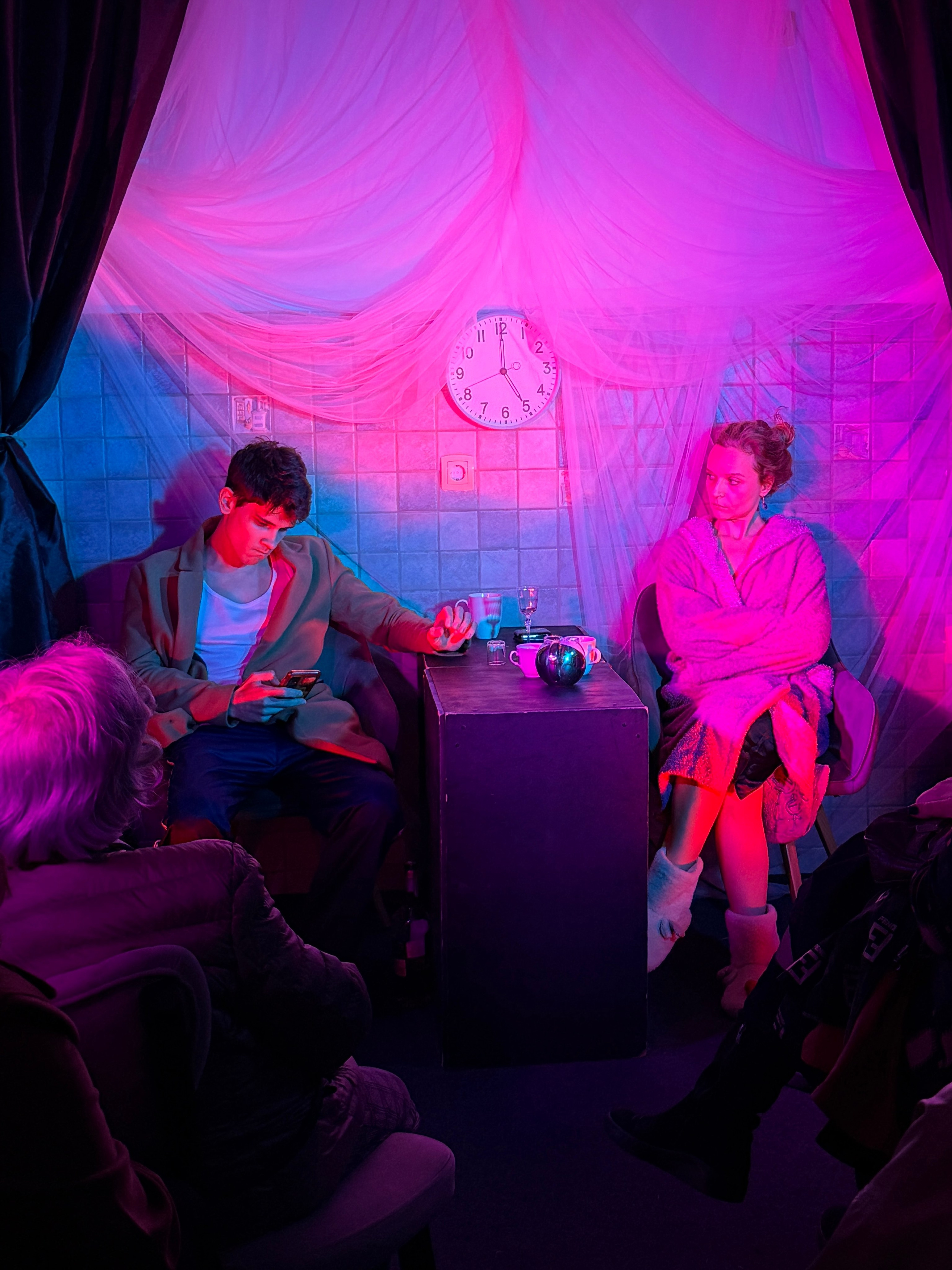 Фоторепортаж вистави у Будві. Портретний фотограф Альона Новгородцева