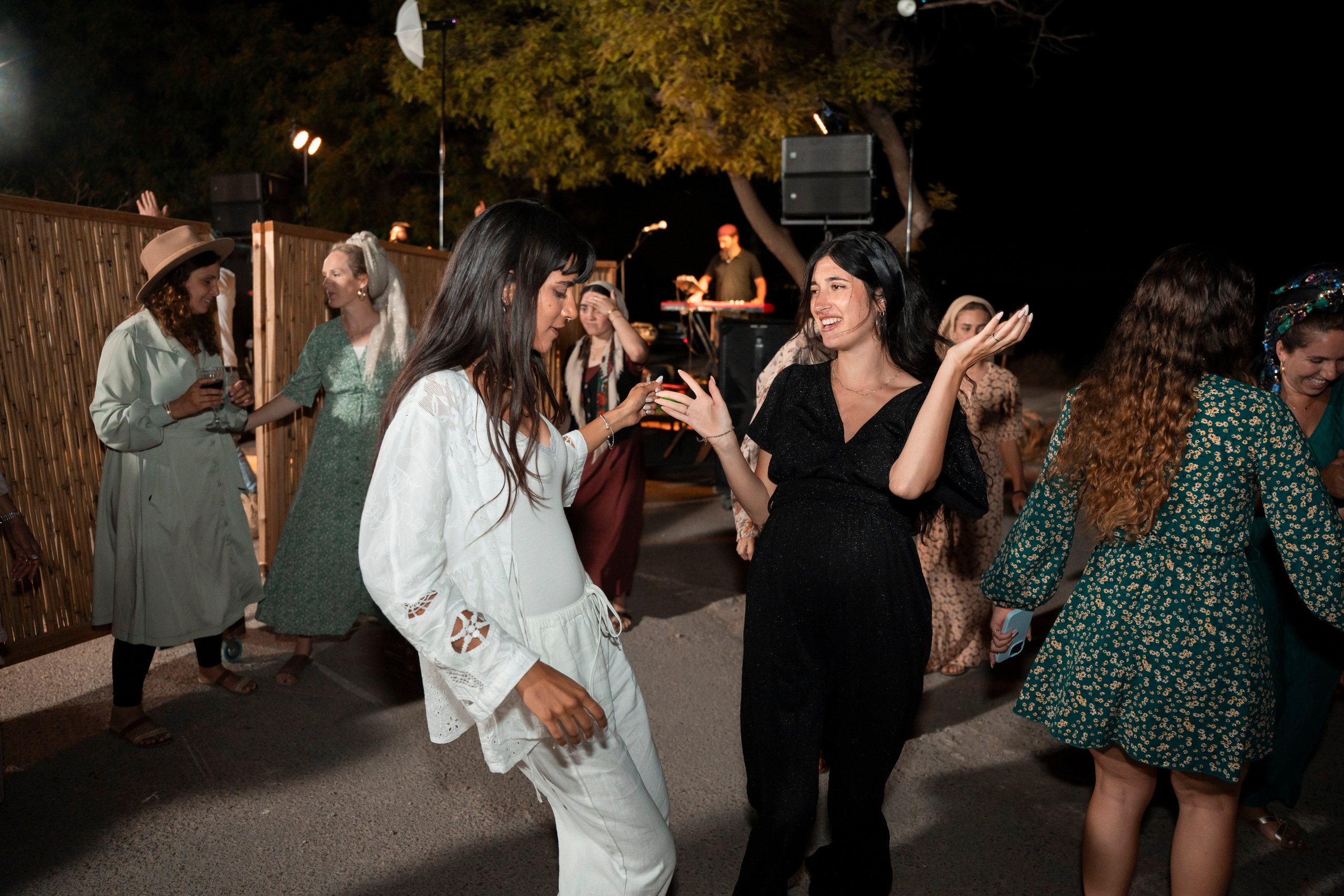 עדן ושלהבת. יוסף מזרחי צילום חתונה, ברית וזוגיות. צלם מקצועי שאוהב להוציא אתכם הכי יפים ברגעים הכי מרגשים