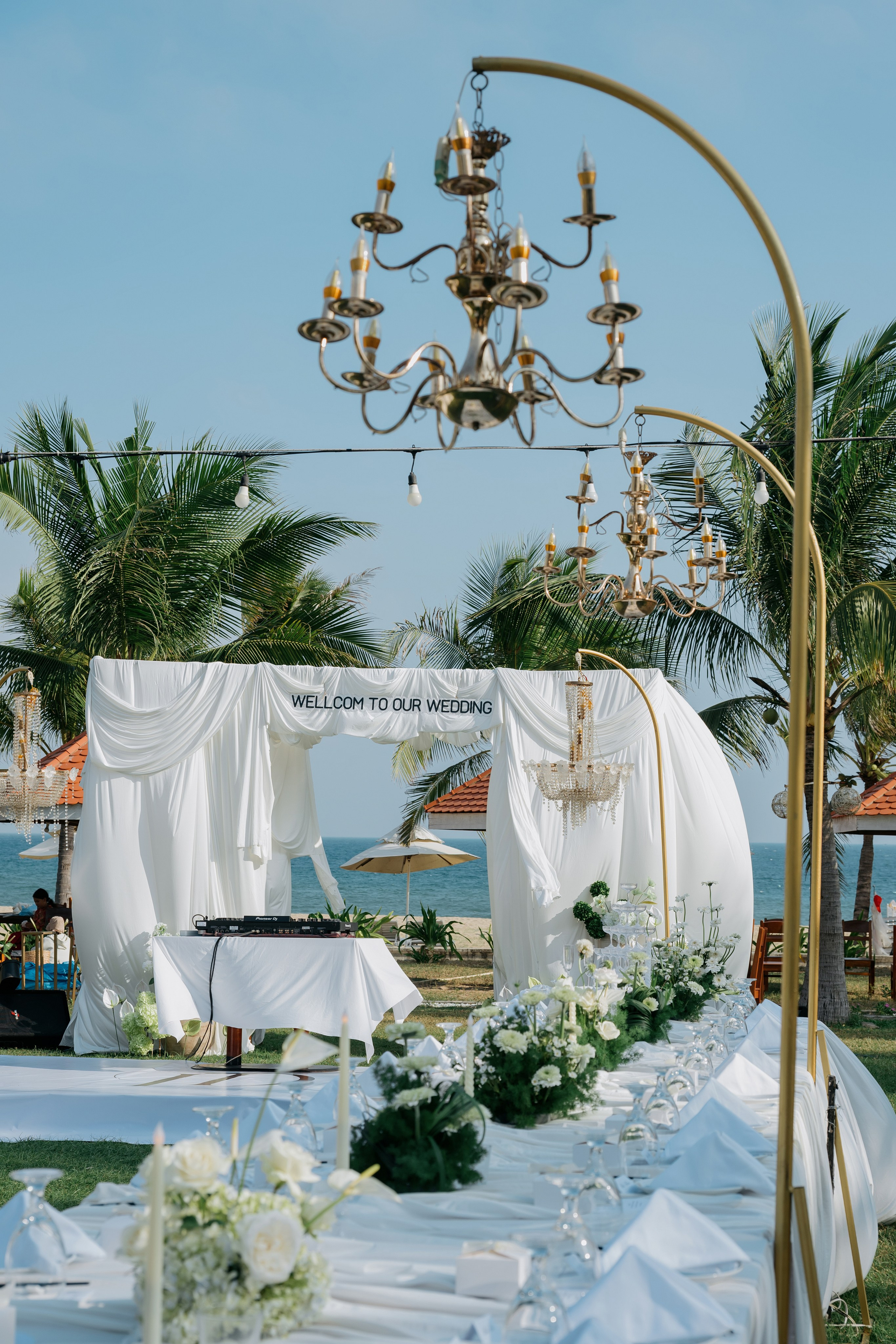 DIEU & THINH/Destination Wedding. Nhiếp ảnh gia đám cưới hàng đầu tại Thành Phố Hồ Chí Minh