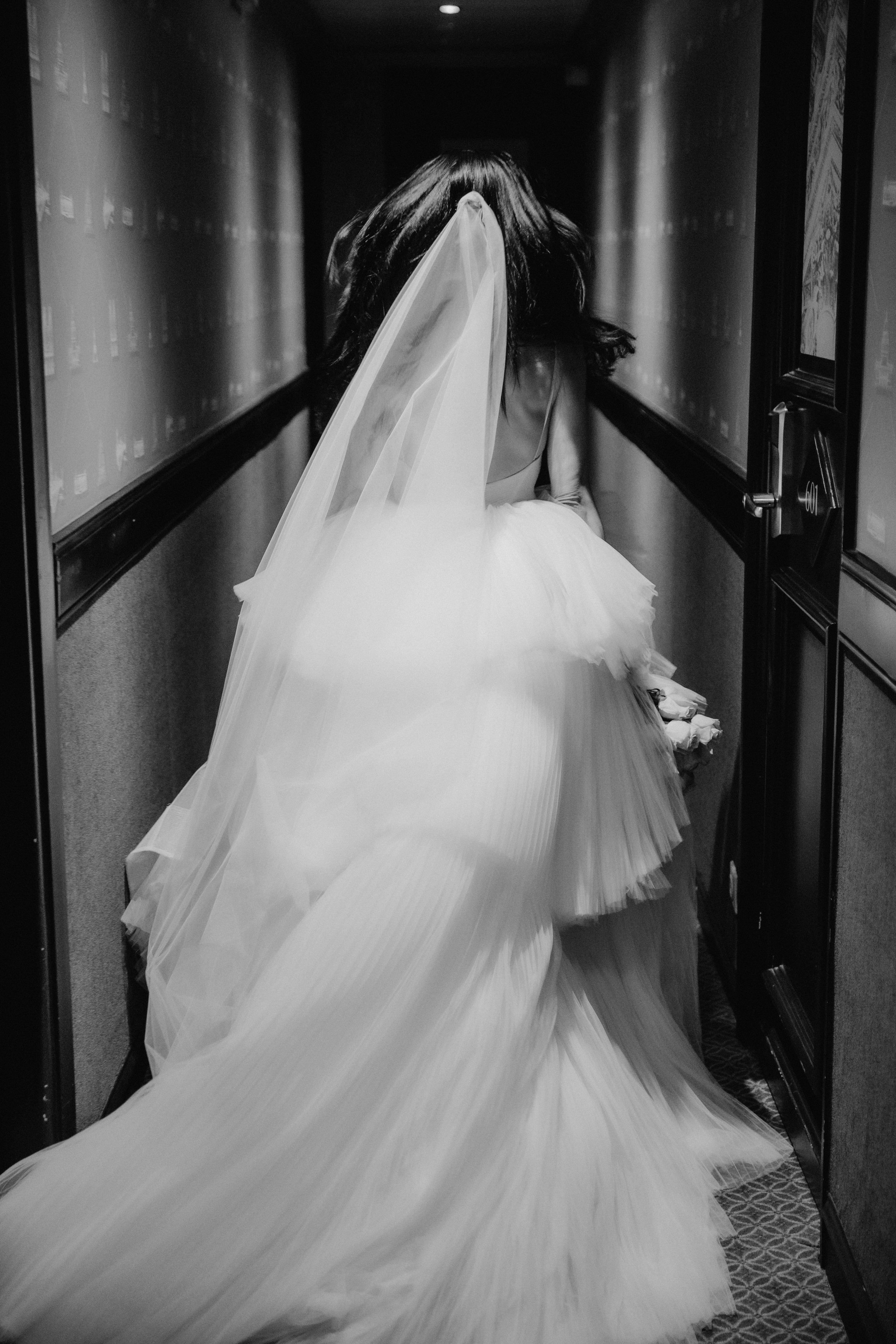 Suzi & Alex | Paris Wedding with a Vintage Car. Paris Wedding Photographer