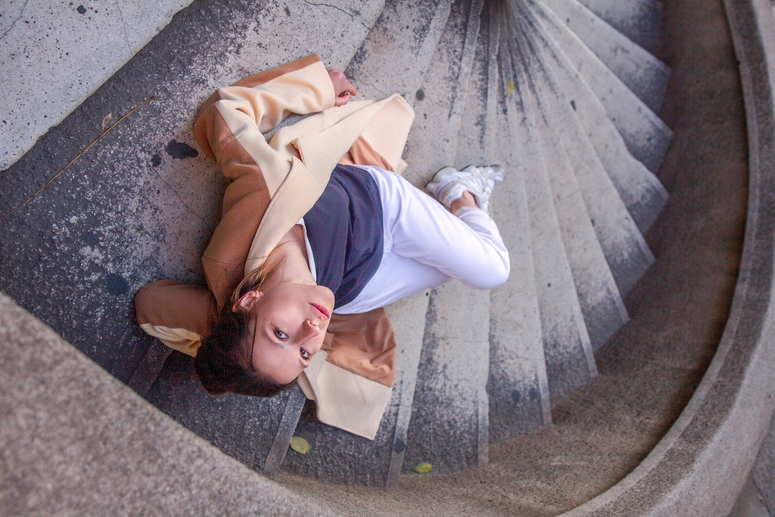 fashion photo shoot on the stairs in the center of Istanbul . фешн фотосессия в центре стамбула 