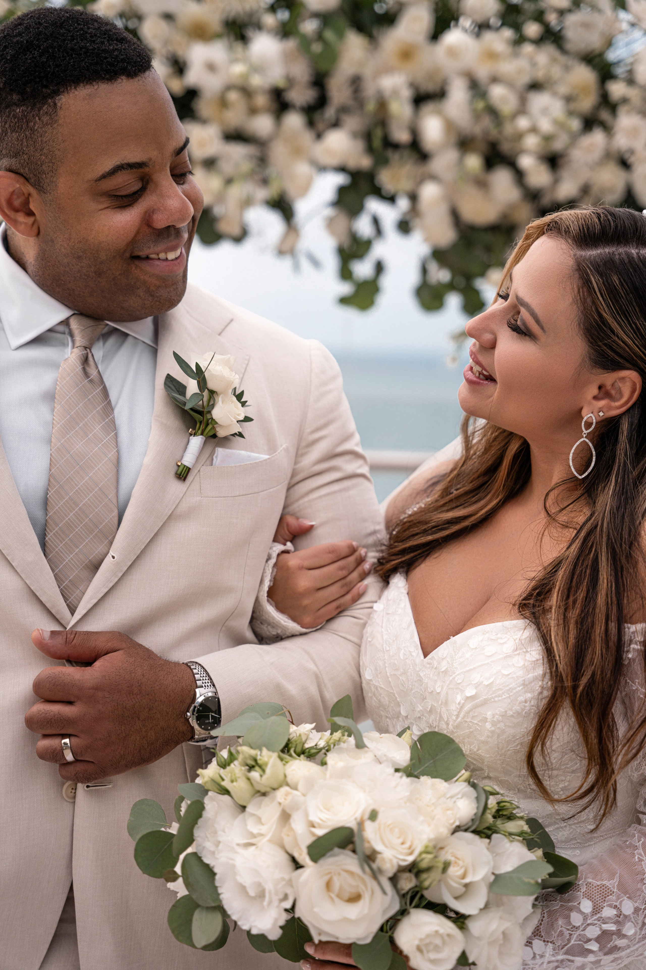 Outdoor wedding ceremony in Quintana Roo with ocean backdrop