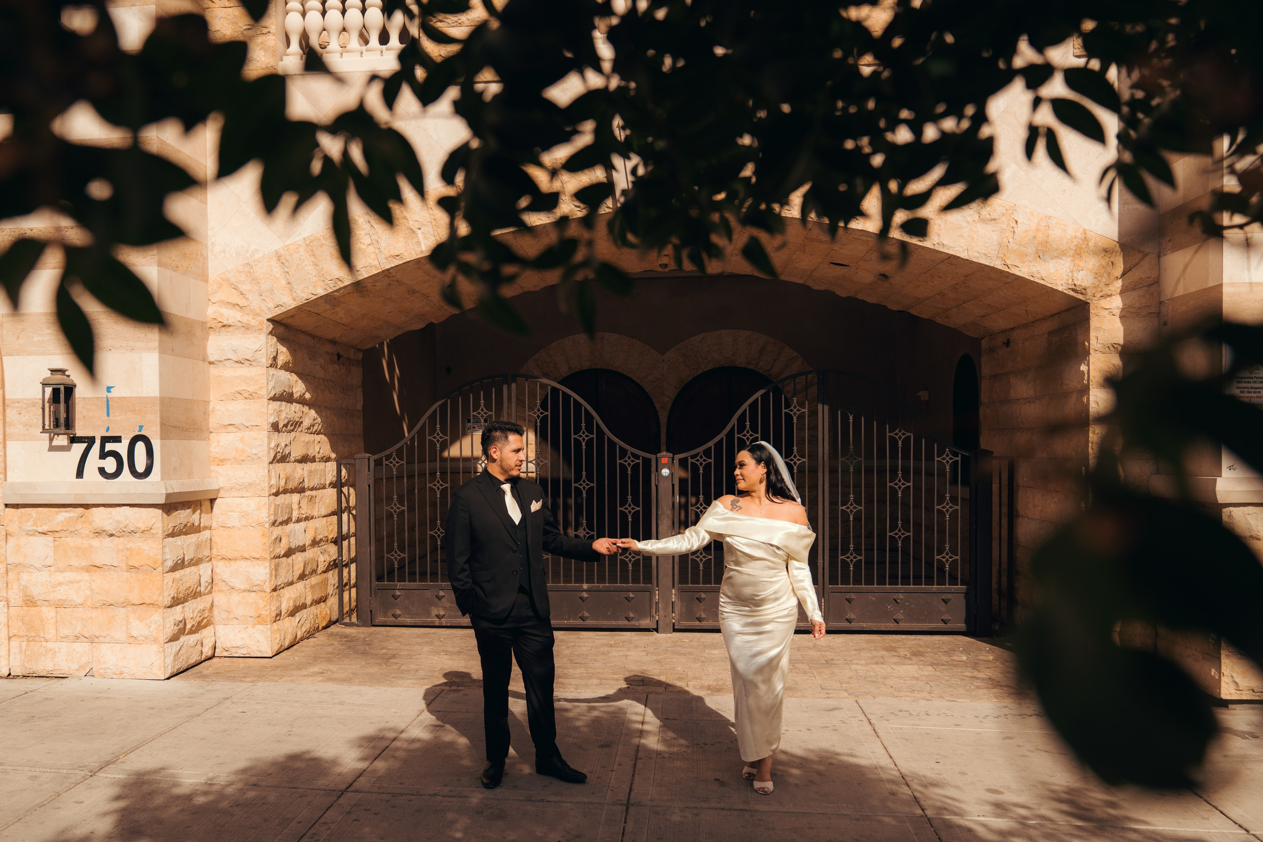 Celeste&Alejandro. Wedding & elopement photographer Viktoriya Kravtsov. Las Vegas