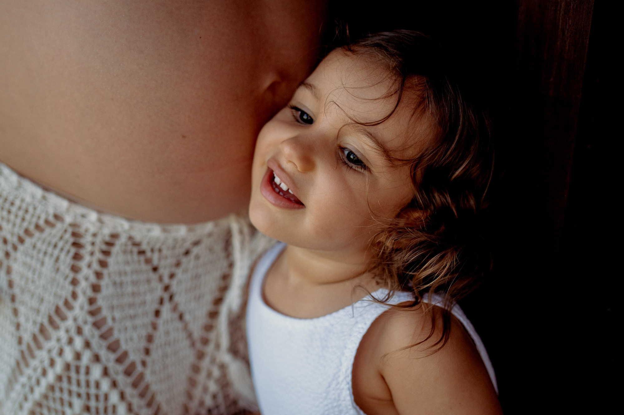 Ensaio Gestante — Praia do forte. Água Carmim Fotografia