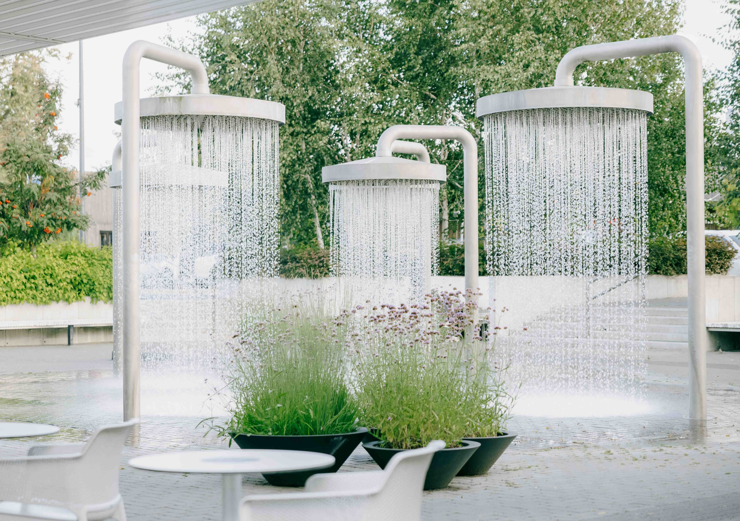 Modernios lokacijos fotosesijai Vilniuje. Framed by Evelina | Vestuvių fotografė