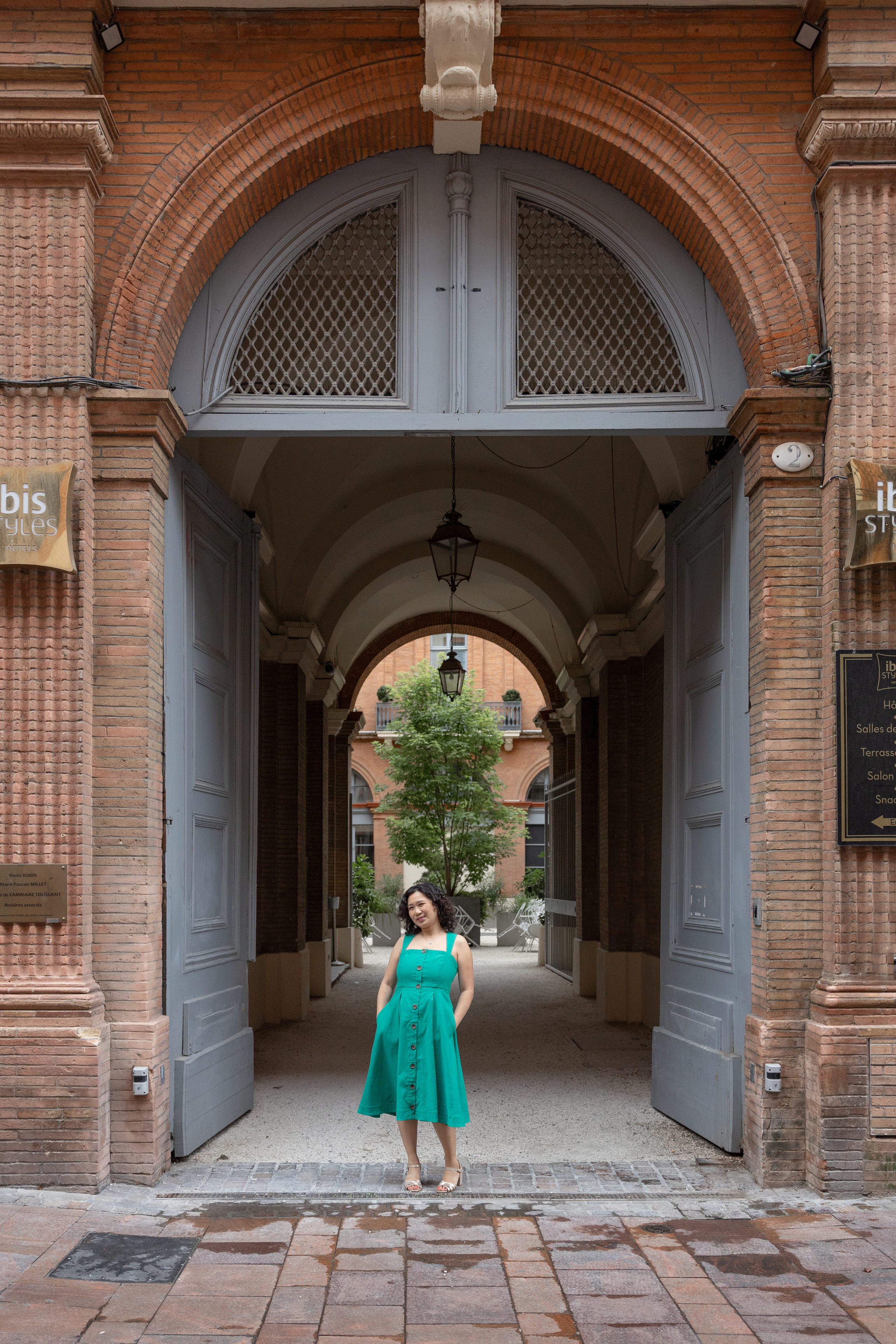 Toulouse photo walk with Betty. Eugénie Smirnova — your photographer in Toulouse and southwest France