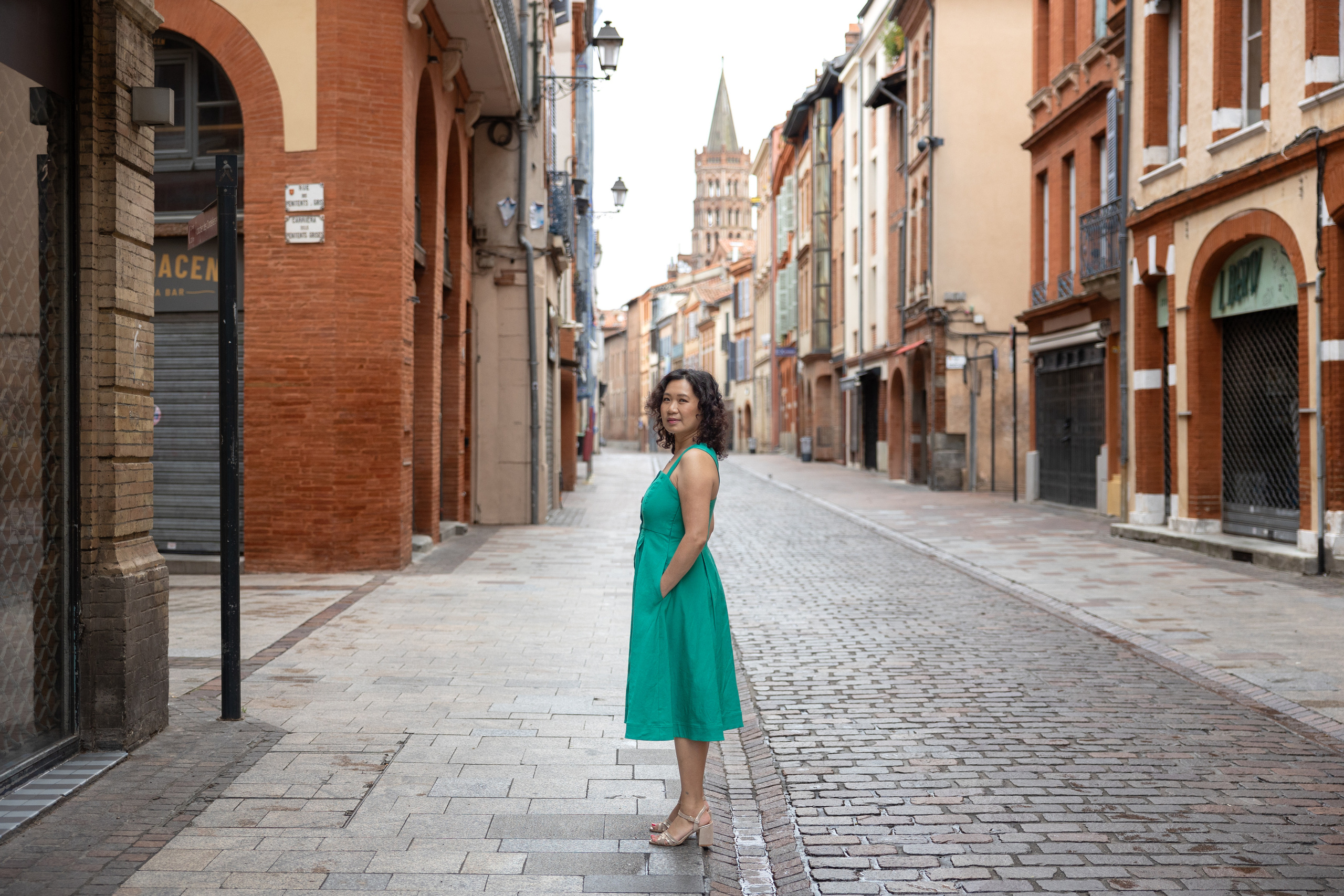 Toulouse photo walk with Betty. Eugénie Smirnova — your photographer in Toulouse and southwest France