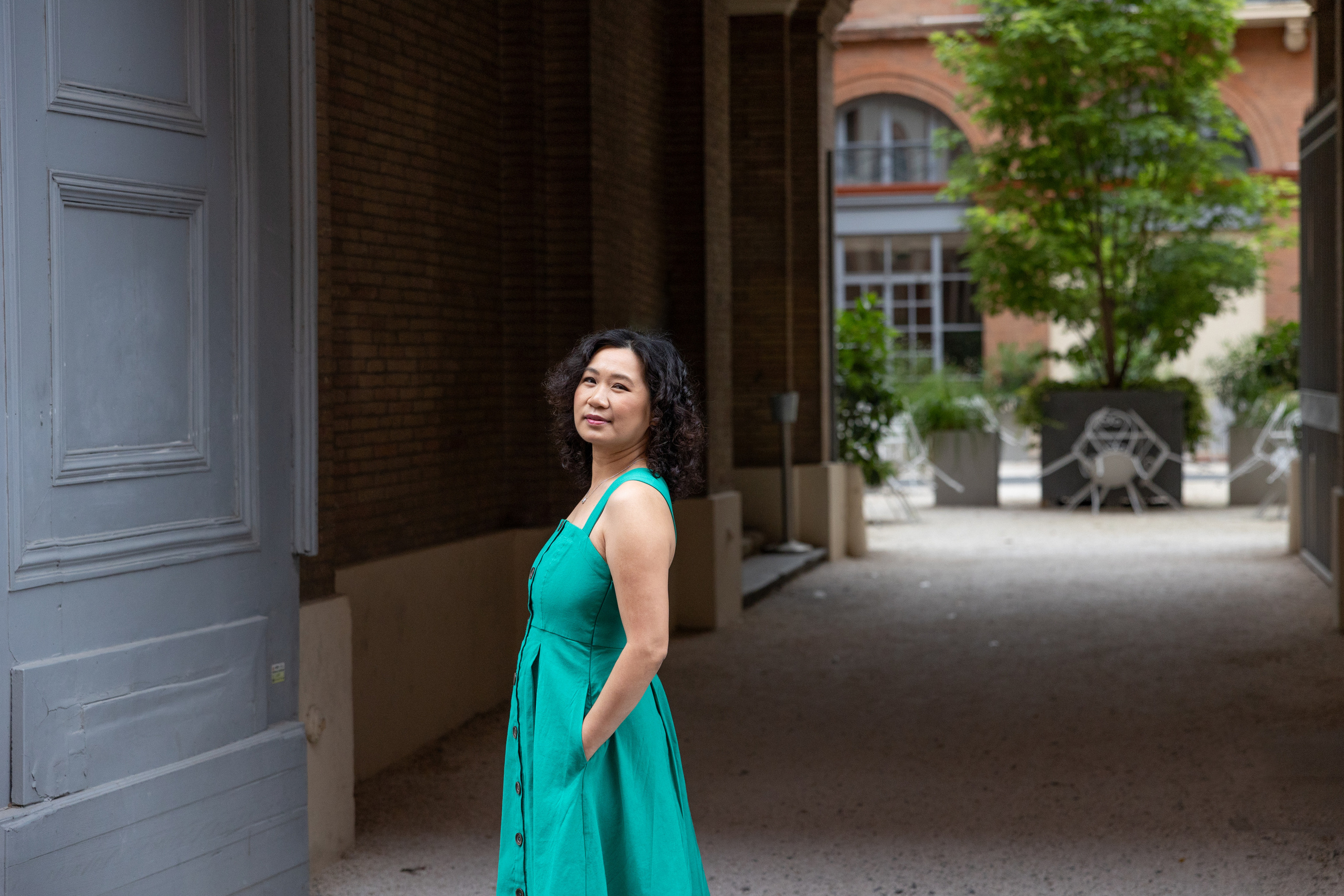 Toulouse photo walk with Betty. Eugénie Smirnova — your photographer in Toulouse and southwest France