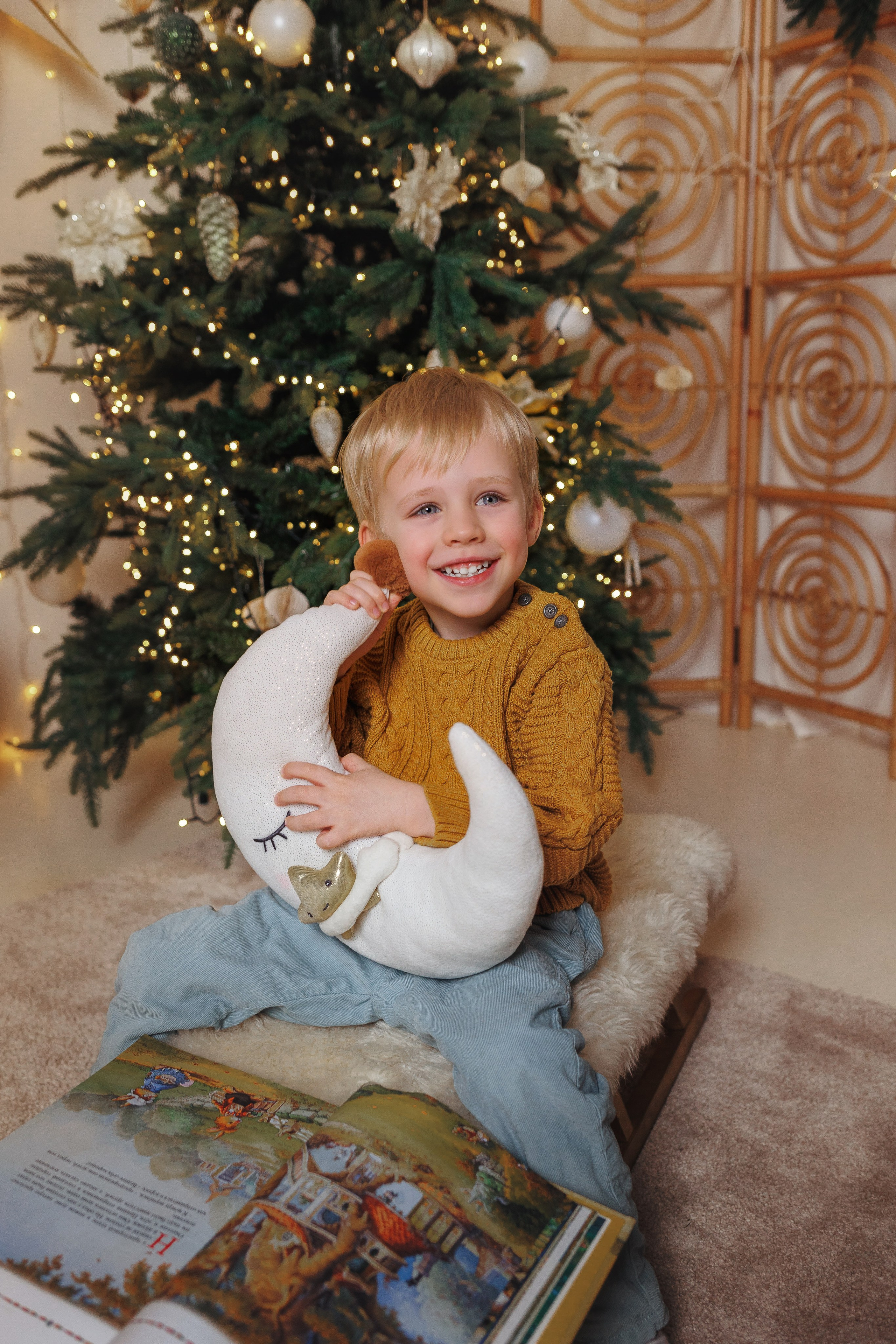 Christmas photo shoot for a large family. Family photographer in Vilnuis Svetlana Naumova