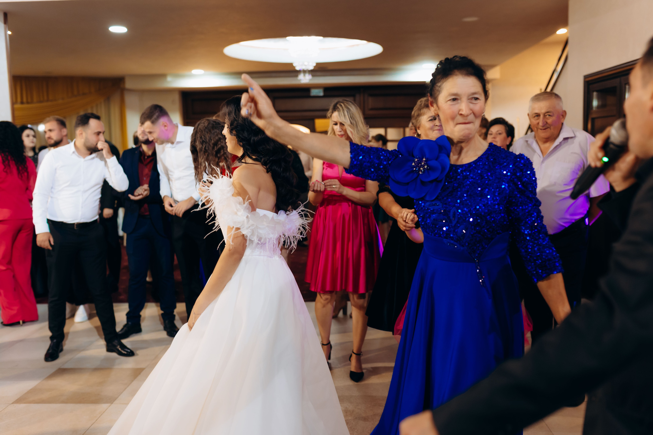 Loredana & Emilian – Ziua Nunții | Videografie - fotografie Botez Suceava, Iași, Botoșani. Servicii foto-video profesionale, pentru momente de neuitat