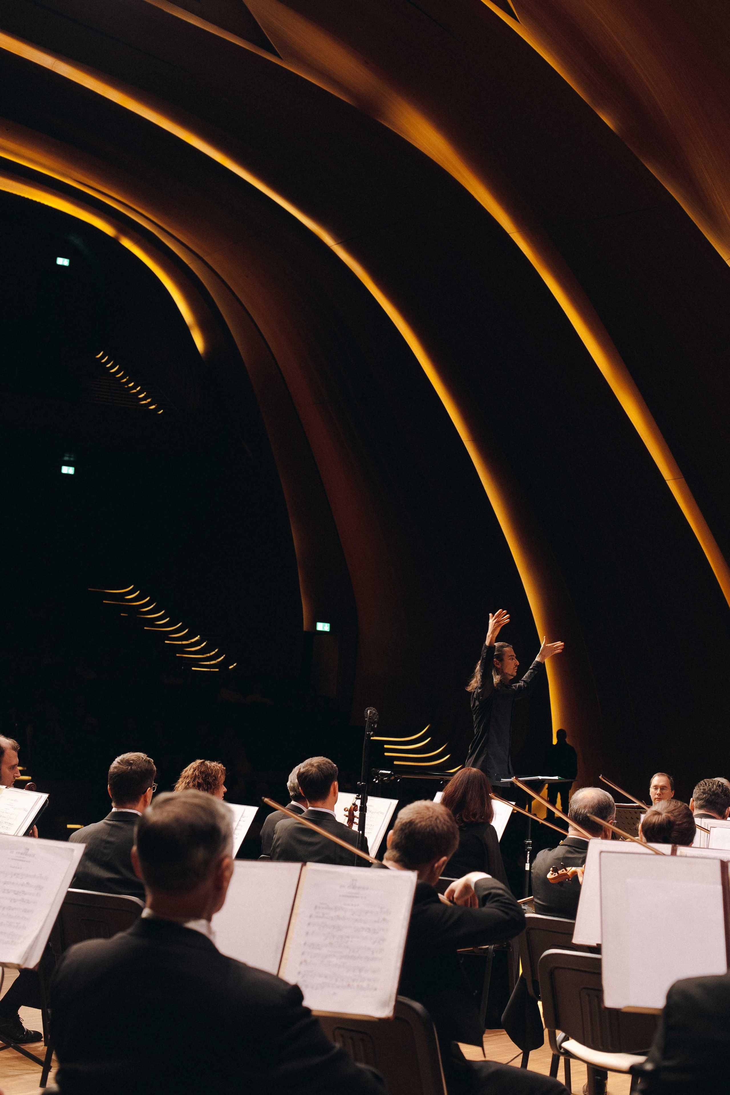 The Tchaikovsky Academic Grand Symphony Orchestra in Baku. Wedding&Event photographer Ismail Rzayev in Baku