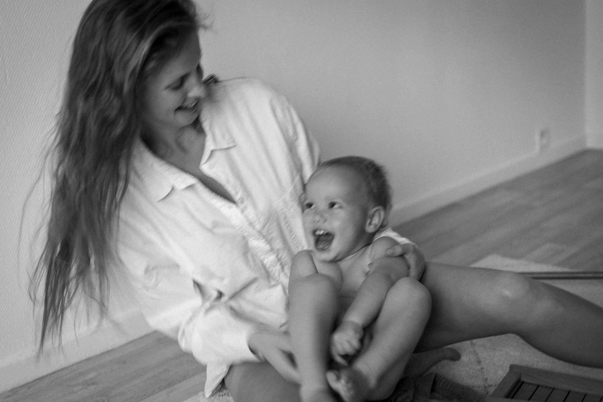 Séance photo mère et bébé. Histoires d’amour, séances photos de famille et de mariage en France