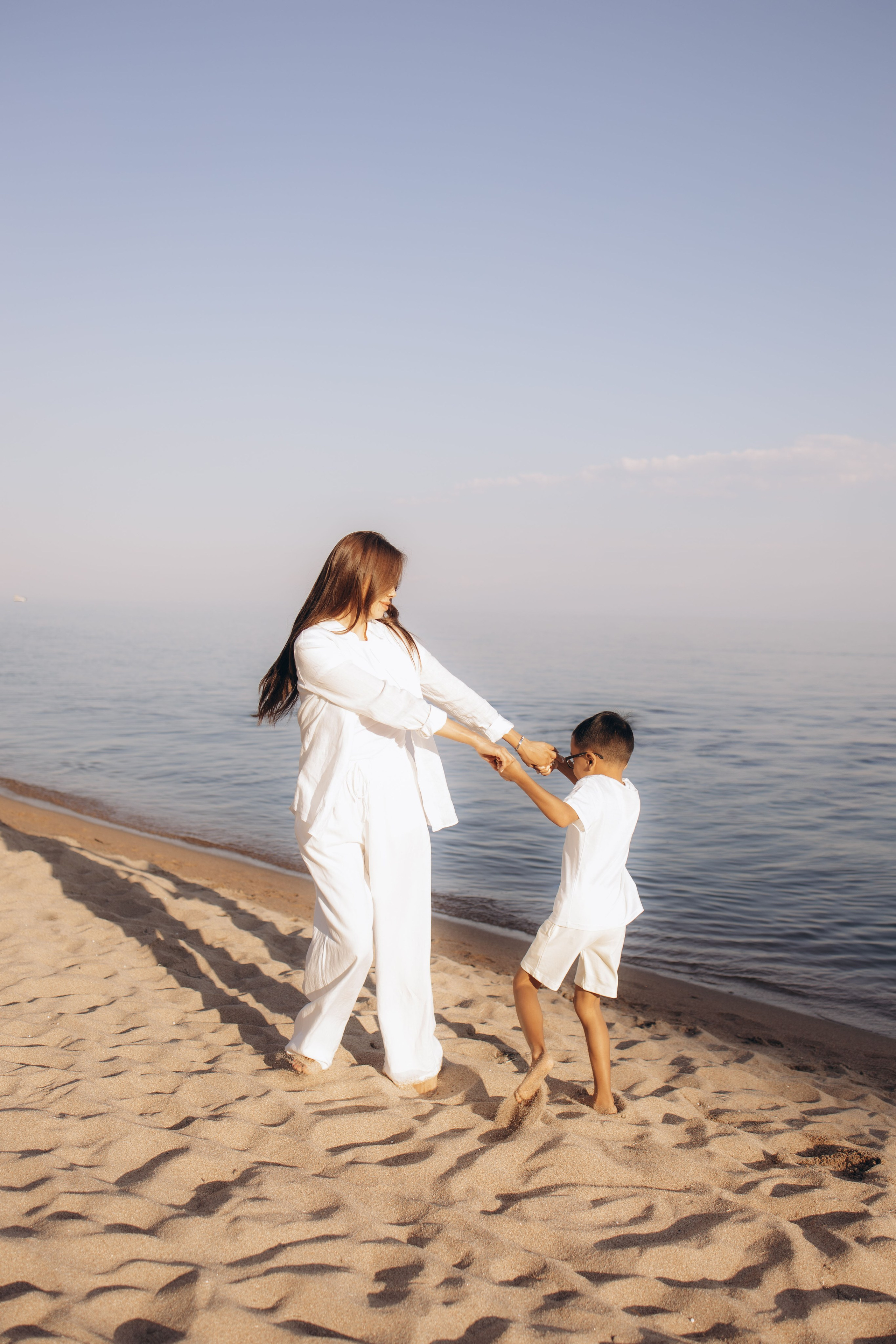 Family at Sunset. Фотограф родов, семей и новорожденных малышей в Дубае