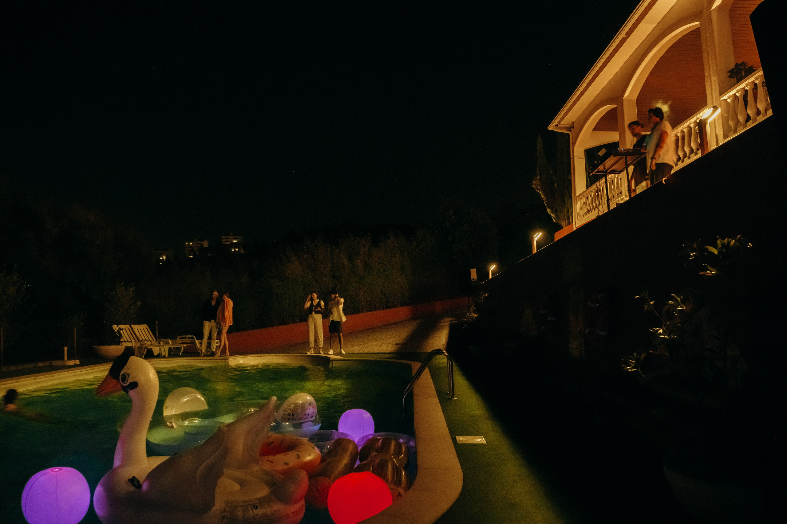 Pool party in  High Villa.  Cascais Sintra Lisbon. Валерія Сичова. Сімейний та репортажний фотограф в Португаліі