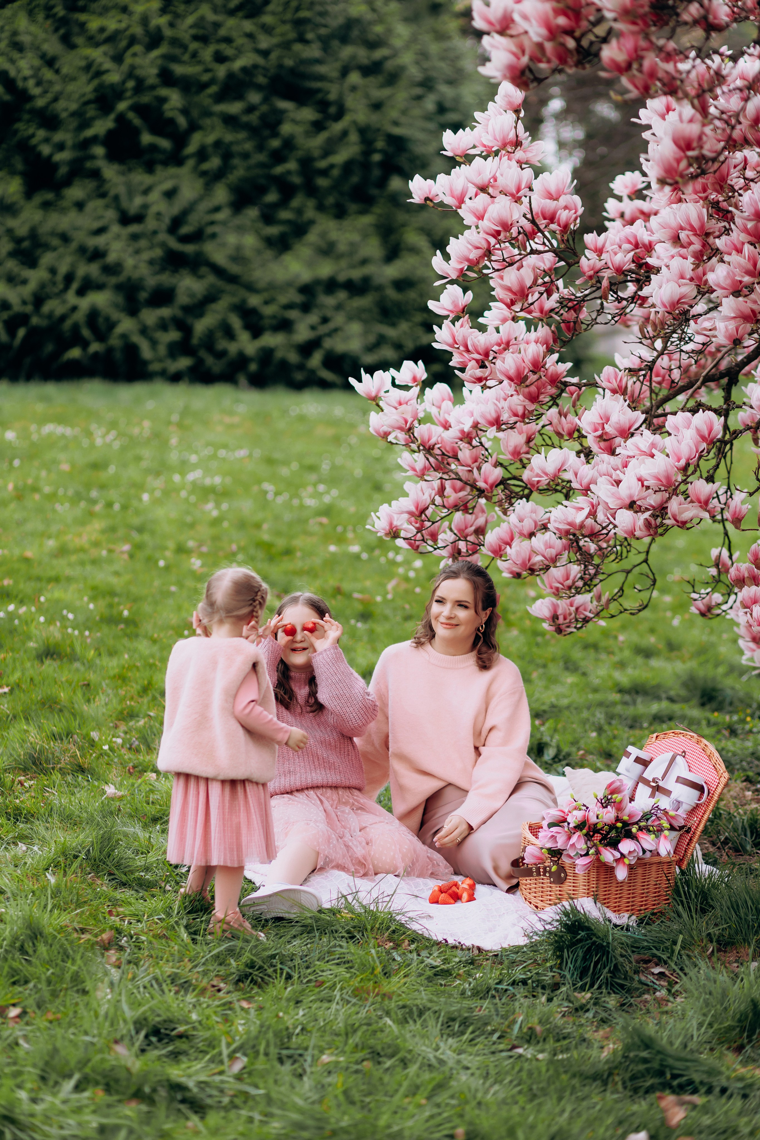 Tatiana, Alisa, Daria. Wedding and Family Photograph