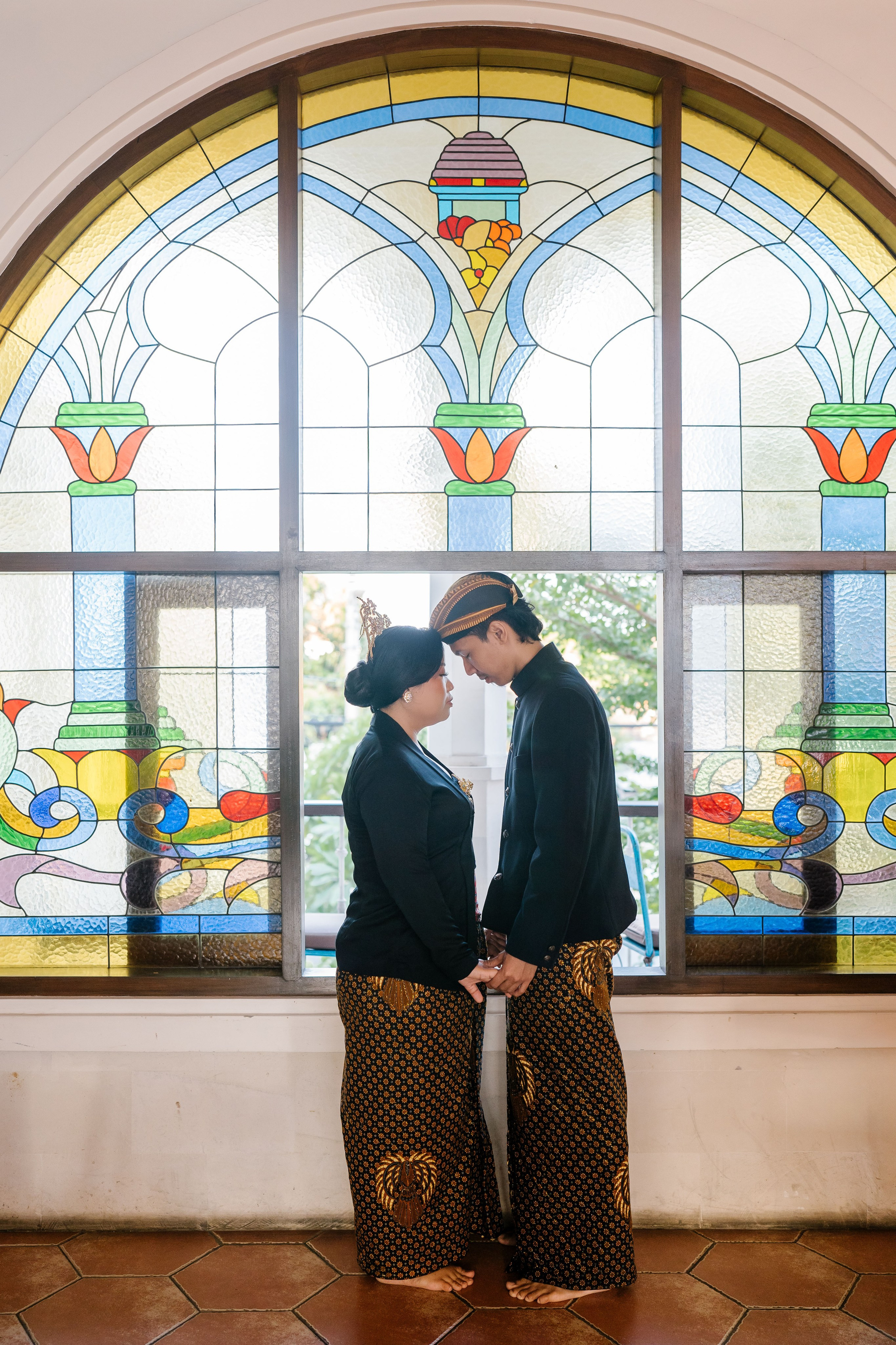 Prewedding Photo Shoot with Javanese style. Female Photographer in Bali
