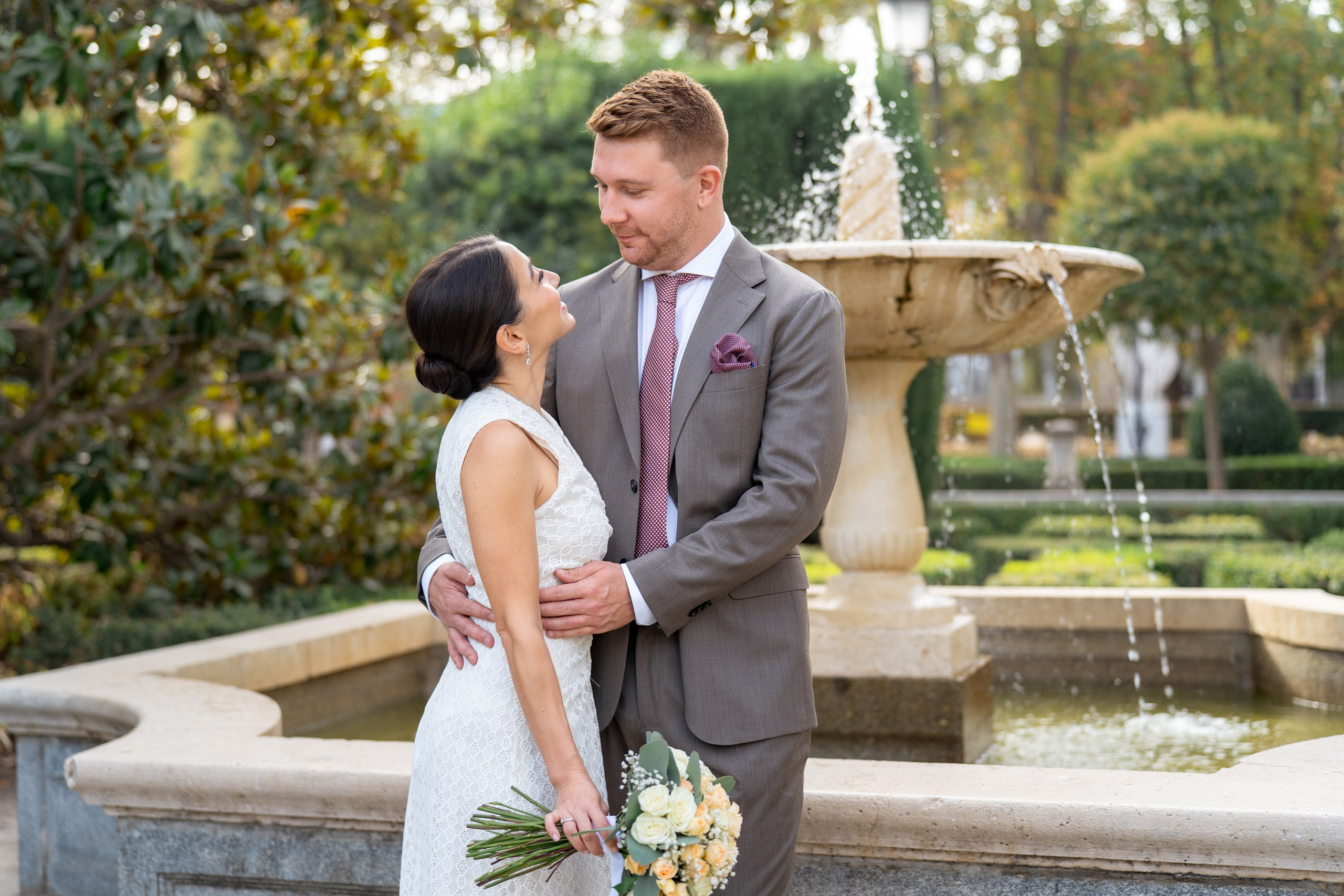 Elopement photoshoot in Madrid city centre. Fotógrafo en Madrid, España. Alyona Belyaninova