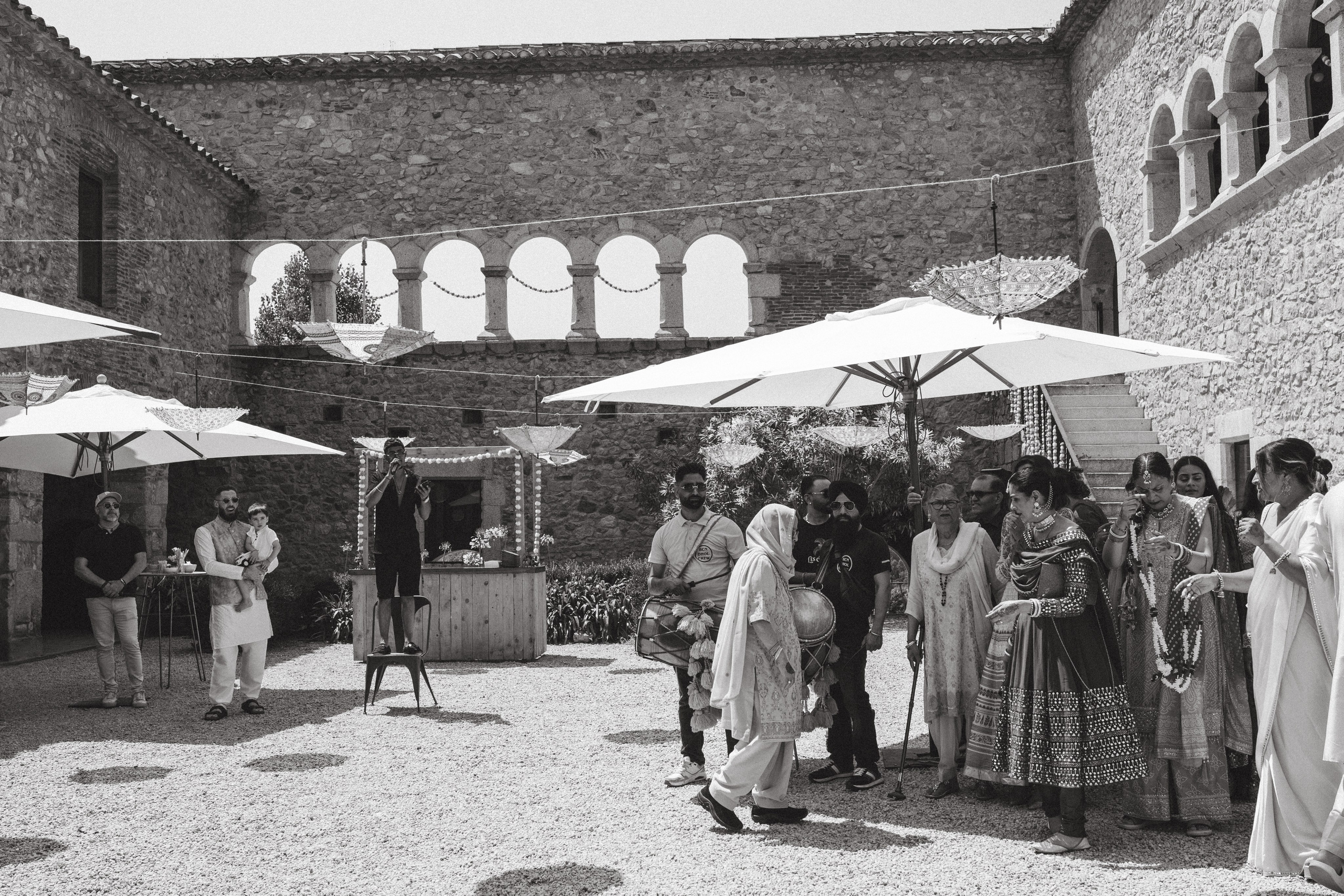 Patrik & Naomi. Monestir Sant Salvi. Paola wedding photographer / videographer in Barcelona