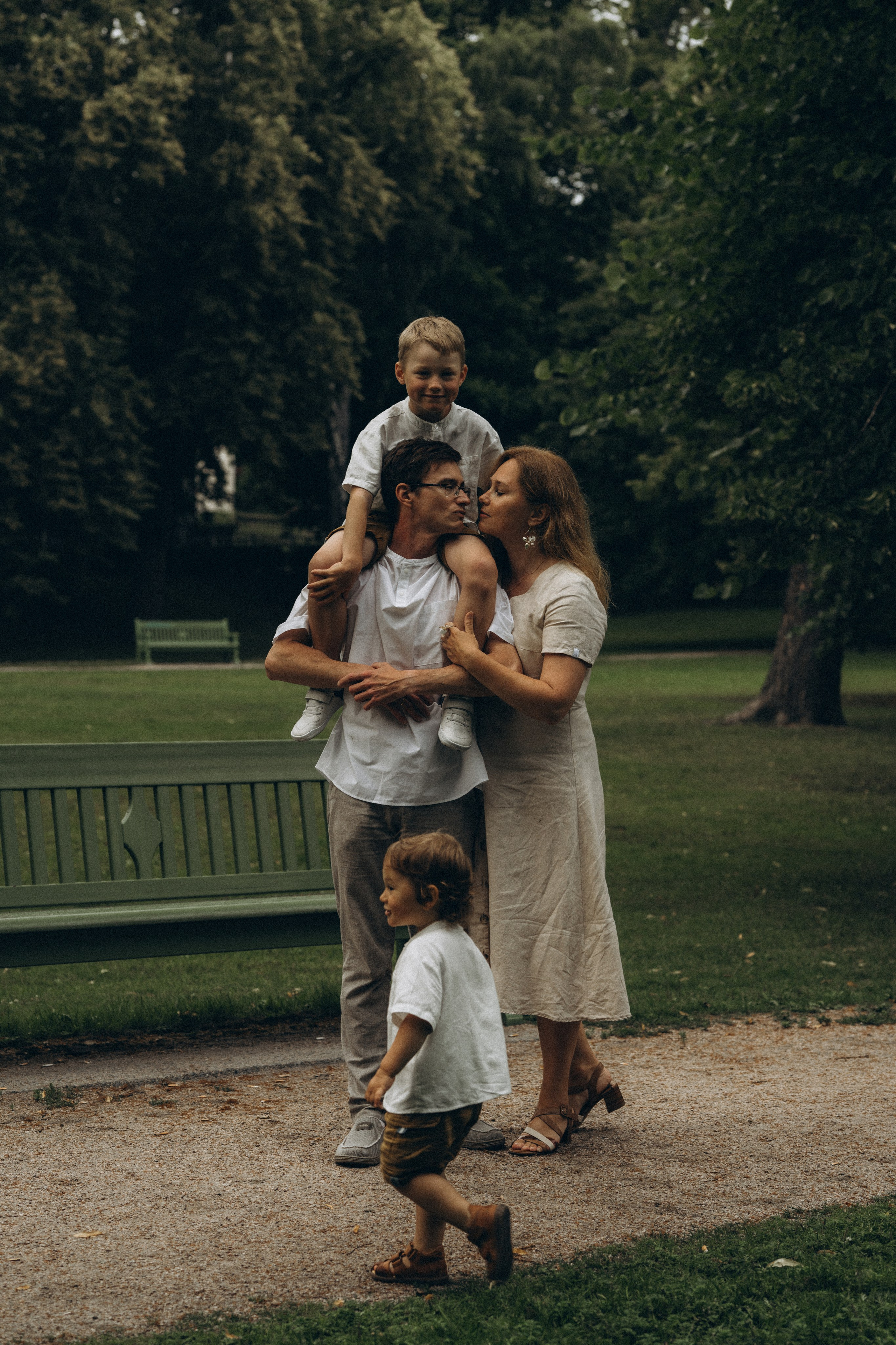 Kaivopuisto. Wedding and potrait photographer in Helsinki Vickan O