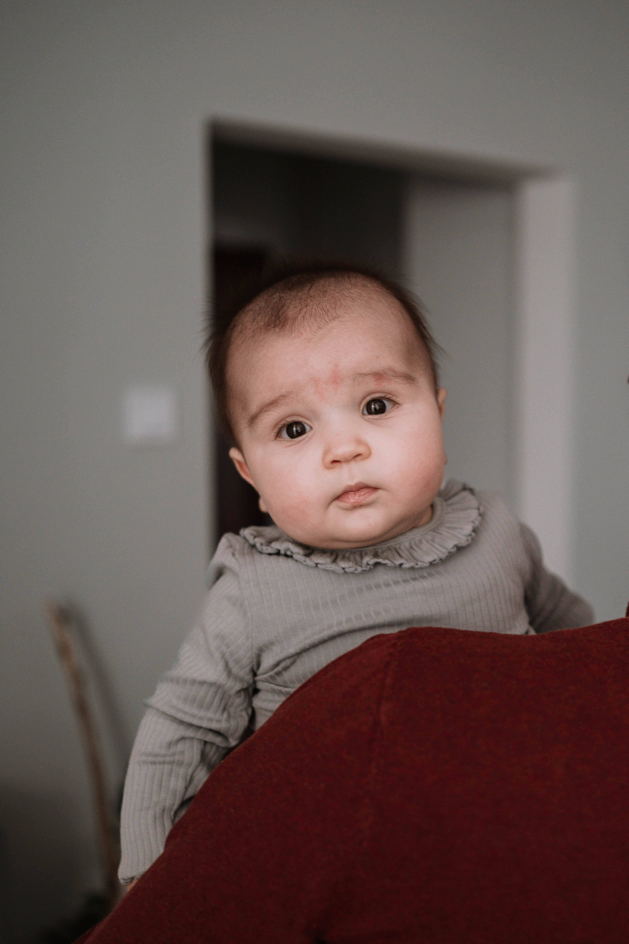 Lana - fotografisanje bebe kod kuće. Dečiji i porodični fotograf