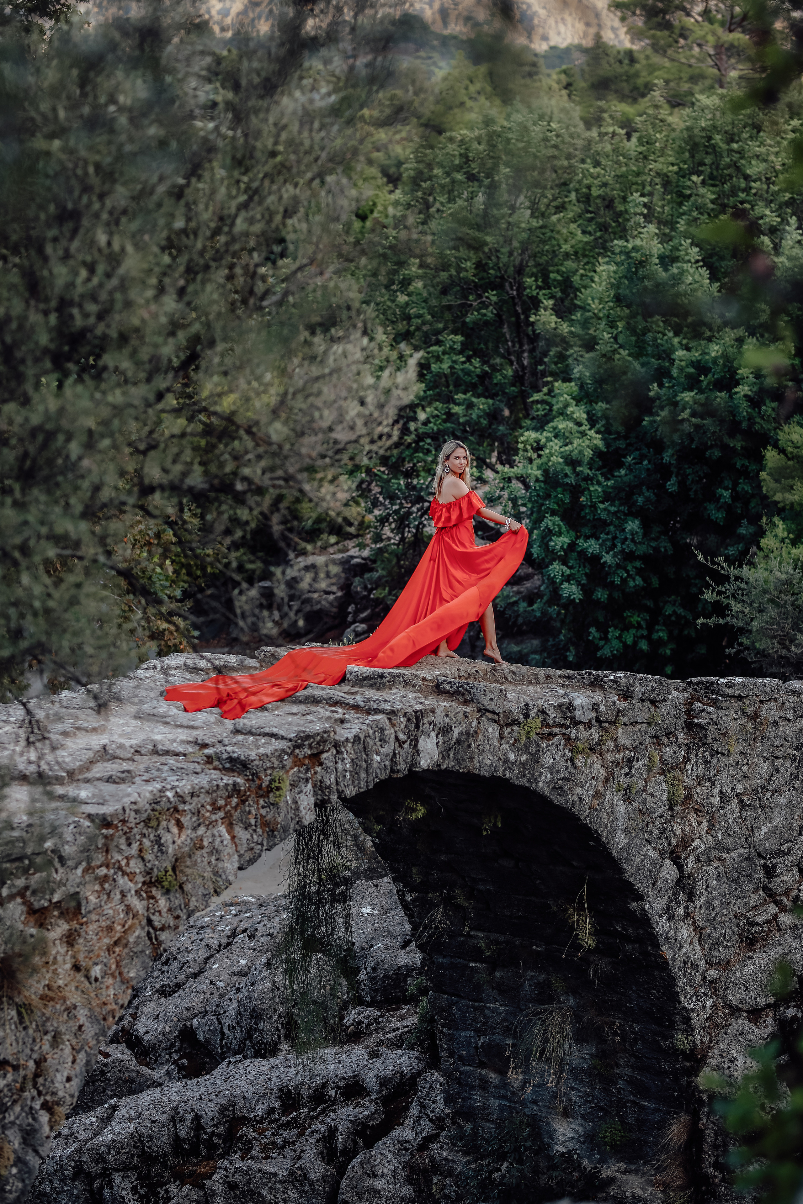 Photoshooting on an antique brige. Photographer in Turkey, Antalya, Kemer, Belek, Side, Kas, Fethiye