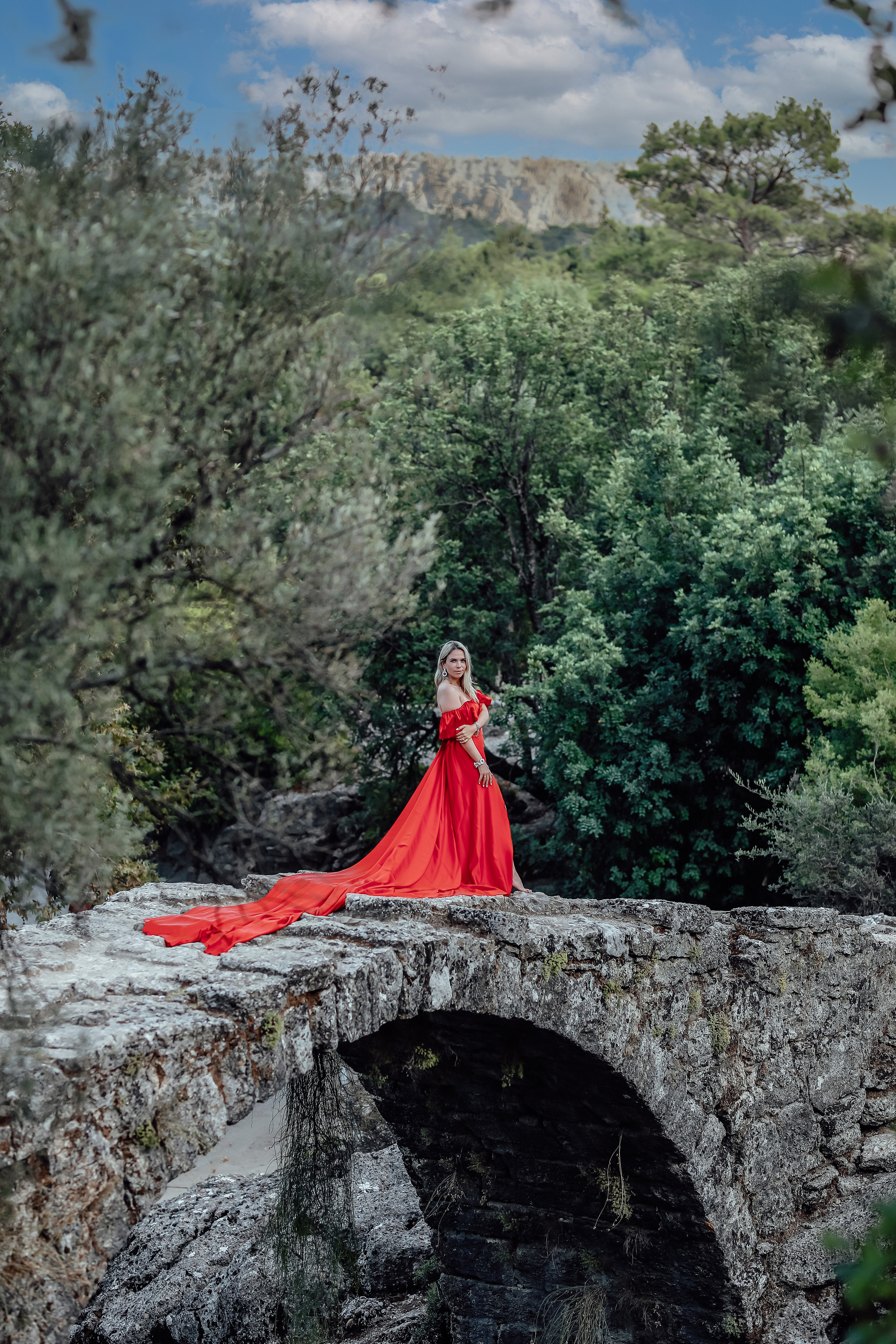 Photoshooting on an antique brige. Photographer in Turkey, Antalya, Kemer, Belek, Side, Kas, Fethiye