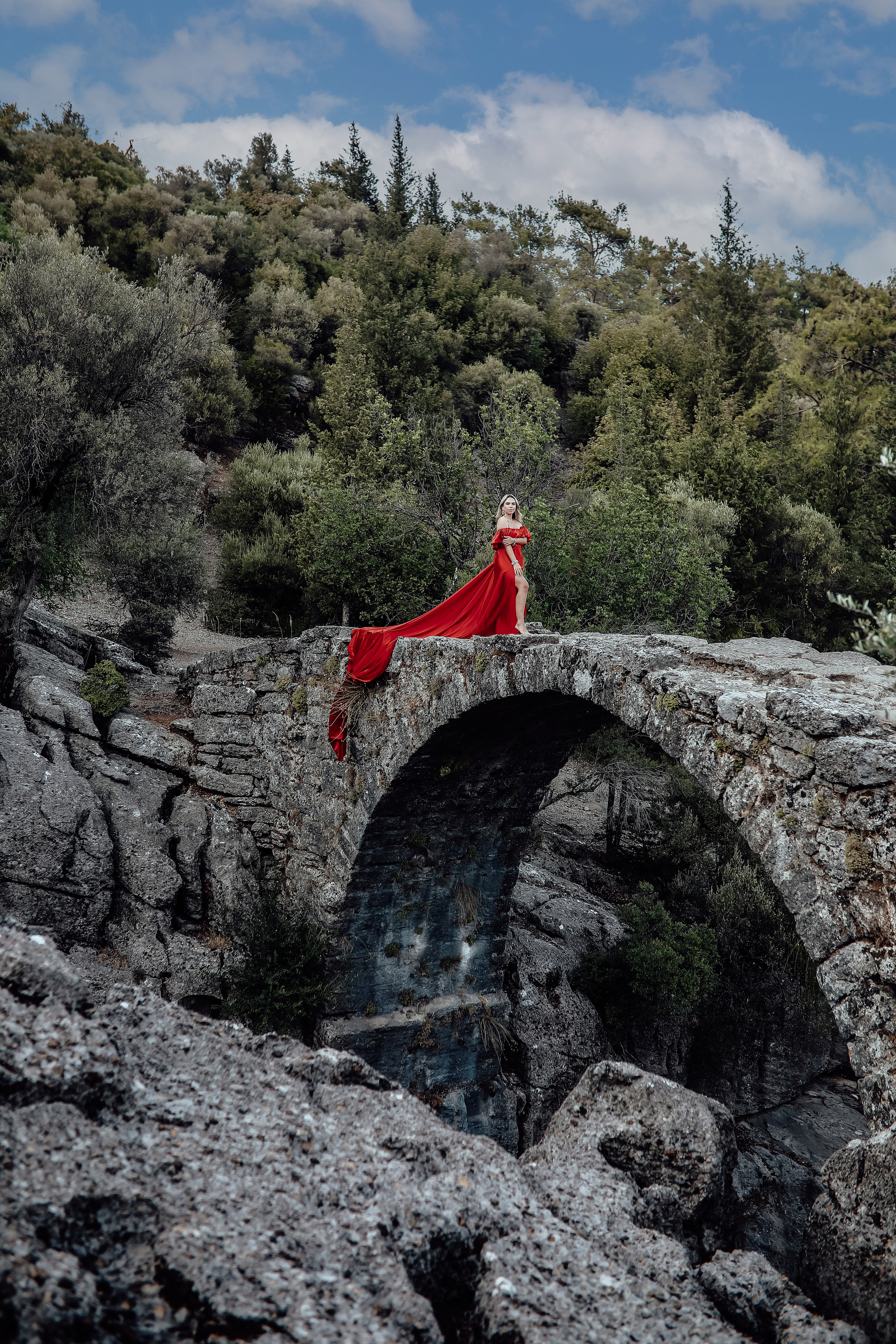 Photoshooting on an antique brige. Photographer in Turkey, Antalya, Kemer, Belek, Side, Kas, Fethiye