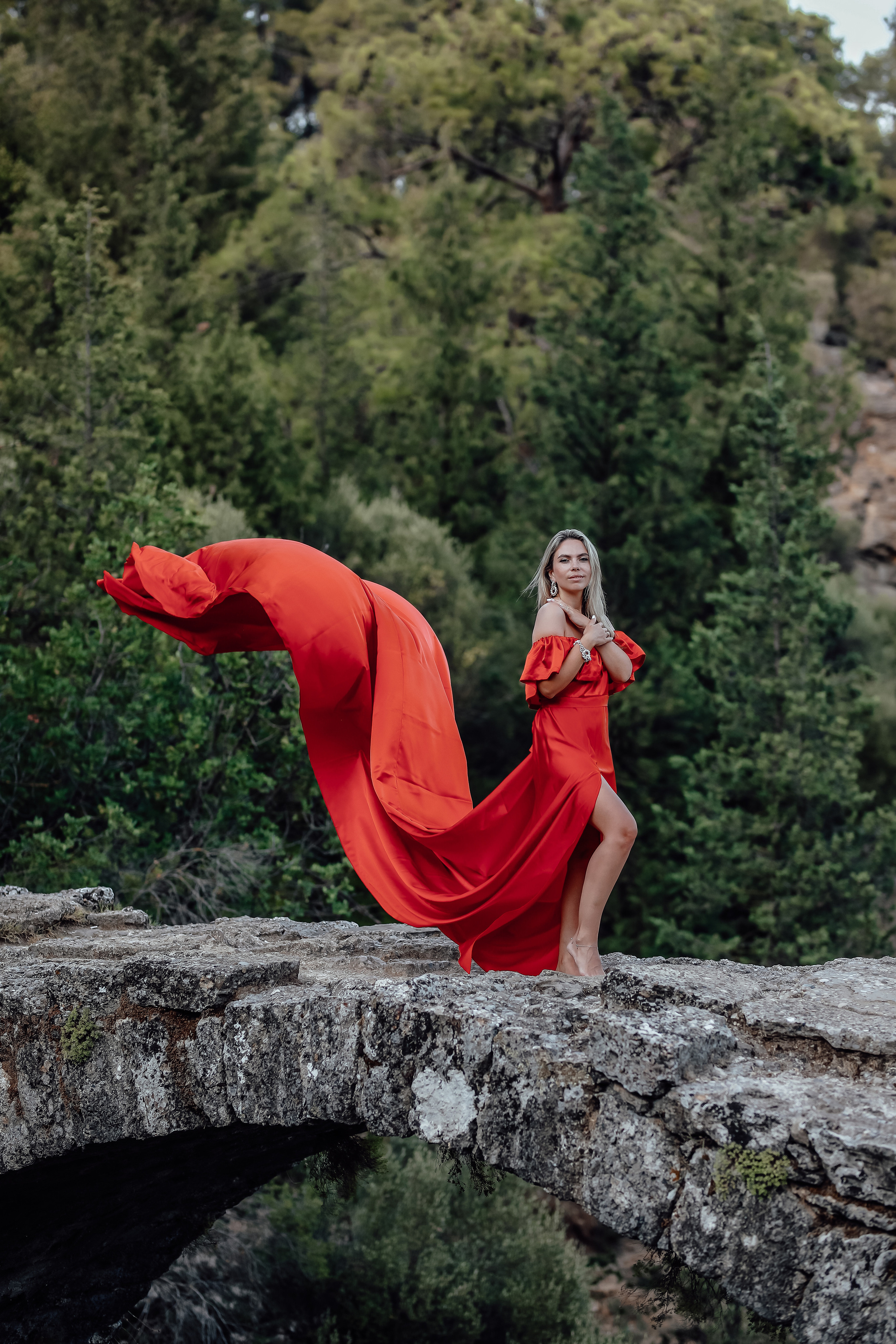 Photoshooting on an antique brige. Photographer in Turkey, Antalya, Kemer, Belek, Side, Kas, Fethiye