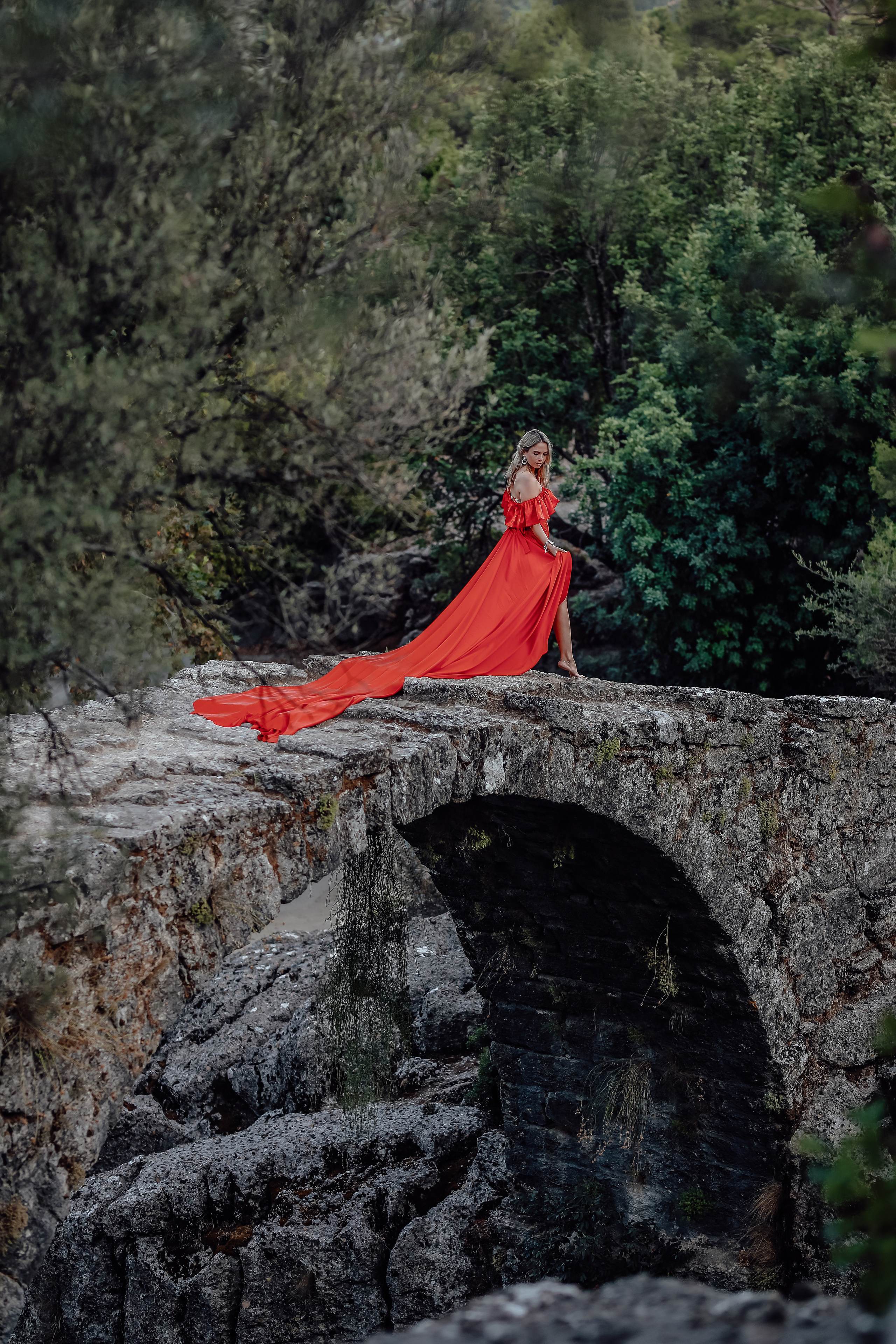 Photoshooting on an antique brige. Photographer in Turkey, Antalya, Kemer, Belek, Side, Kas, Fethiye